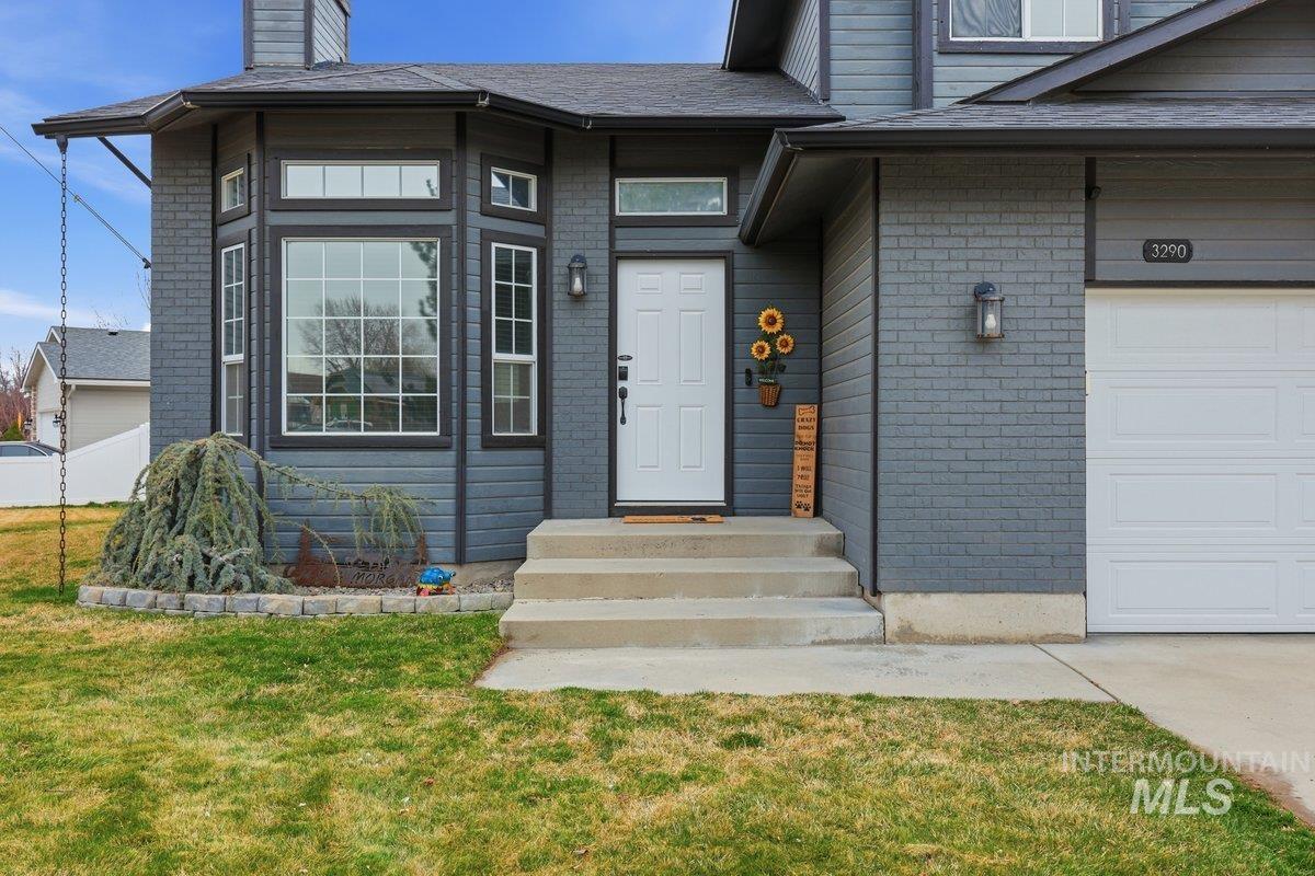 3290 W Sugar Creek Dr, Meridian, Idaho 83646, 3 Bedrooms, 3 Bathrooms, Residential For Sale, Price $500,000,MLS 98978287