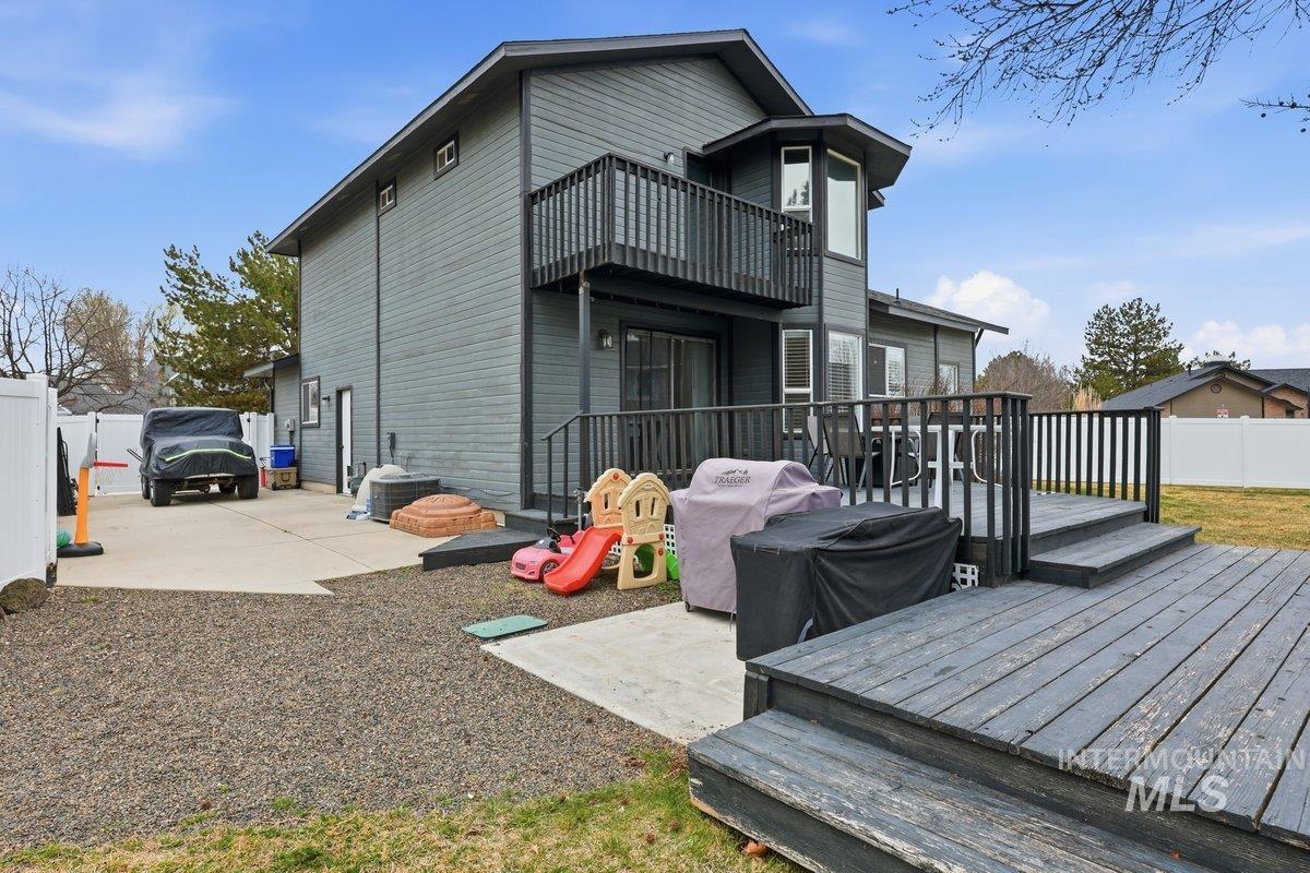 3290 W Sugar Creek Dr, Meridian, Idaho 83646, 3 Bedrooms, 3 Bathrooms, Residential For Sale, Price $500,000,MLS 98978287