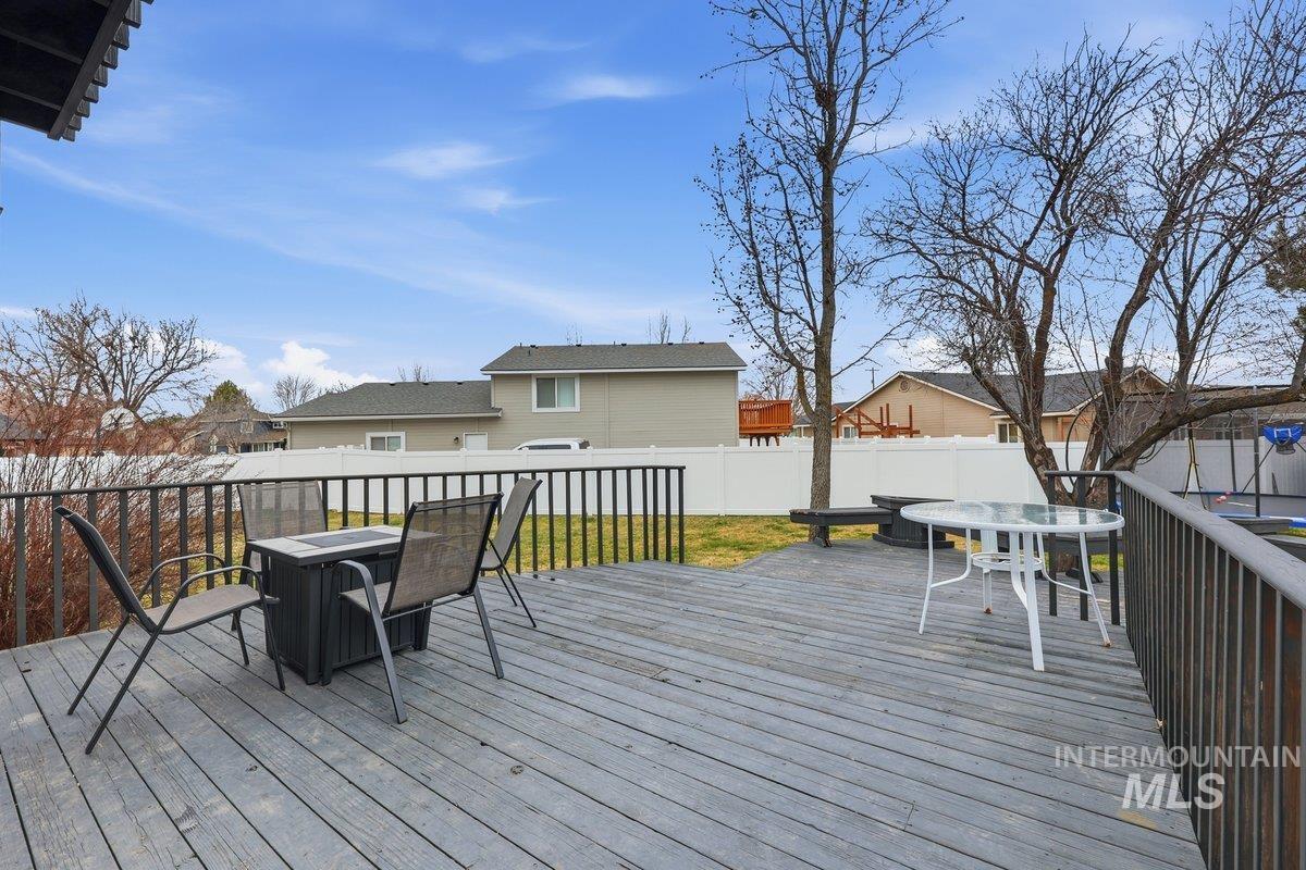 3290 W Sugar Creek Dr, Meridian, Idaho 83646, 3 Bedrooms, 3 Bathrooms, Residential For Sale, Price $500,000,MLS 98978287