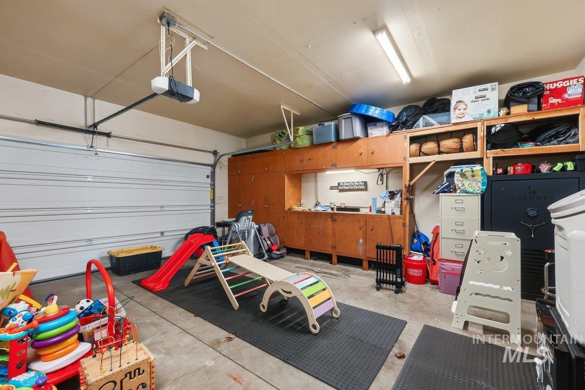 3290 W Sugar Creek Dr, Meridian, Idaho 83646, 3 Bedrooms, 3 Bathrooms, Residential For Sale, Price $500,000,MLS 98978287