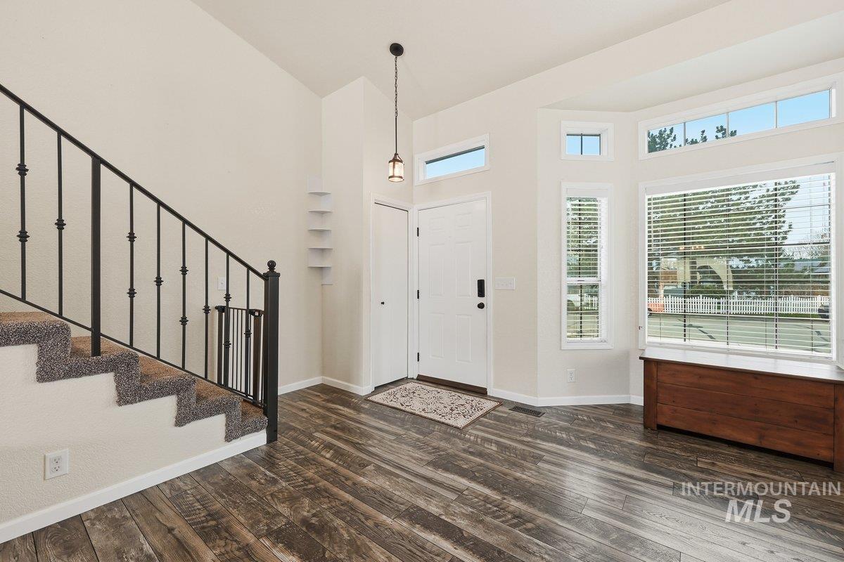 3290 W Sugar Creek Dr, Meridian, Idaho 83646, 3 Bedrooms, 3 Bathrooms, Residential For Sale, Price $500,000,MLS 98978287