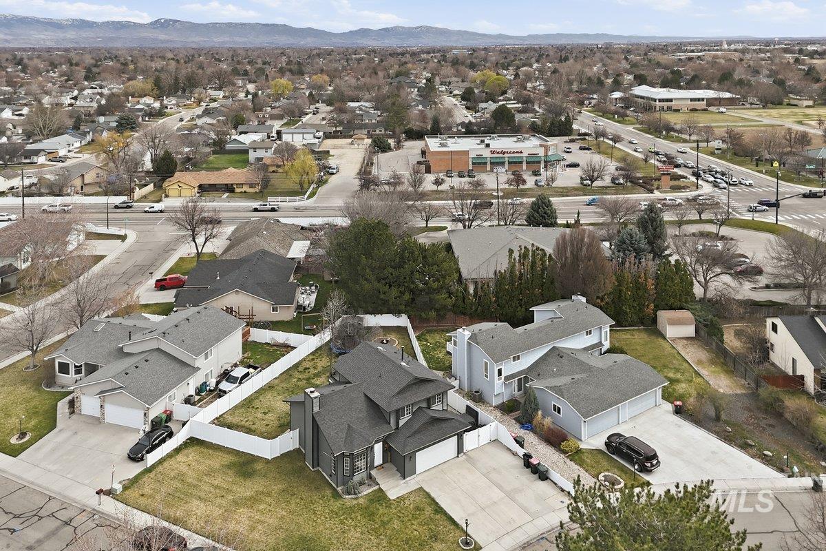 3290 W Sugar Creek Dr, Meridian, Idaho 83646, 3 Bedrooms, 3 Bathrooms, Residential For Sale, Price $500,000,MLS 98978287