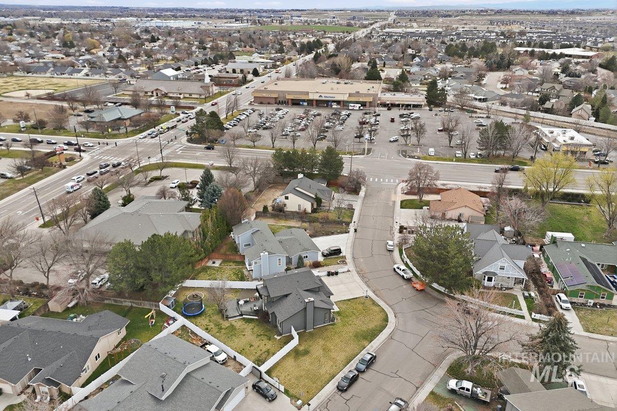 3290 W Sugar Creek Dr, Meridian, Idaho 83646, 3 Bedrooms, 3 Bathrooms, Residential For Sale, Price $500,000,MLS 98978287