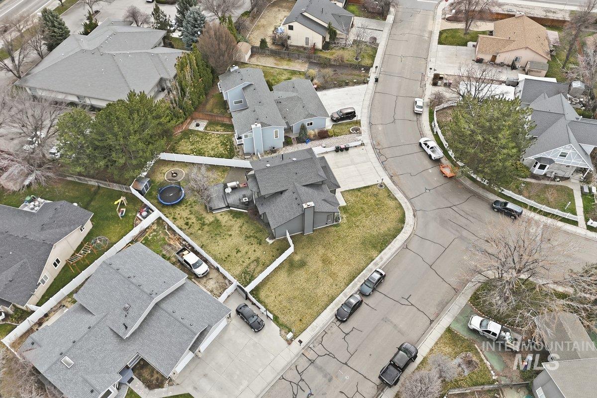 3290 W Sugar Creek Dr, Meridian, Idaho 83646, 3 Bedrooms, 3 Bathrooms, Residential For Sale, Price $500,000,MLS 98978287