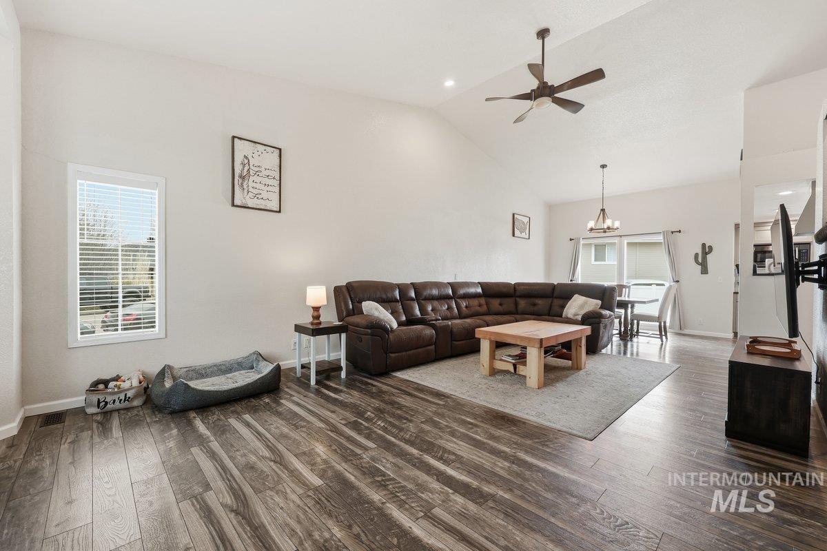 3290 W Sugar Creek Dr, Meridian, Idaho 83646, 3 Bedrooms, 3 Bathrooms, Residential For Sale, Price $500,000,MLS 98978287