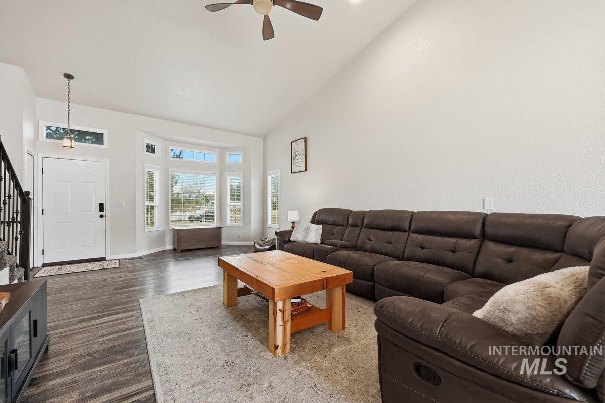 3290 W Sugar Creek Dr, Meridian, Idaho 83646, 3 Bedrooms, 3 Bathrooms, Residential For Sale, Price $500,000,MLS 98978287