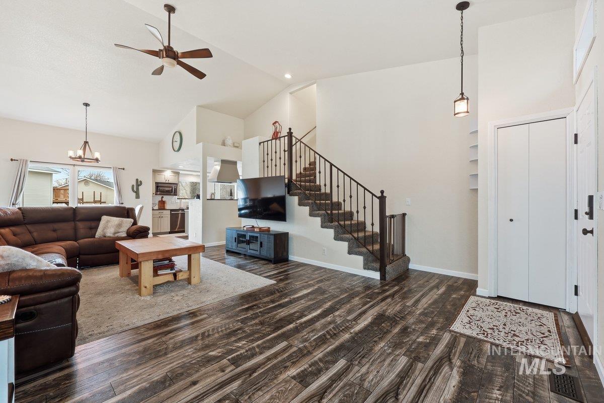 3290 W Sugar Creek Dr, Meridian, Idaho 83646, 3 Bedrooms, 3 Bathrooms, Residential For Sale, Price $500,000,MLS 98978287