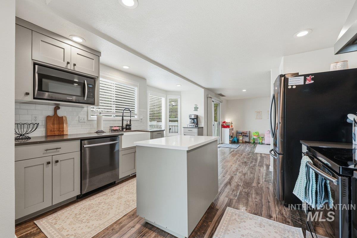 3290 W Sugar Creek Dr, Meridian, Idaho 83646, 3 Bedrooms, 3 Bathrooms, Residential For Sale, Price $500,000,MLS 98978287