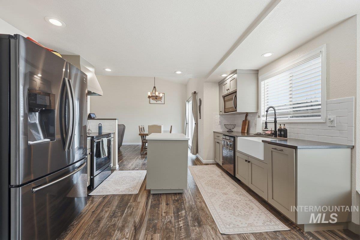 3290 W Sugar Creek Dr, Meridian, Idaho 83646, 3 Bedrooms, 3 Bathrooms, Residential For Sale, Price $500,000,MLS 98978287