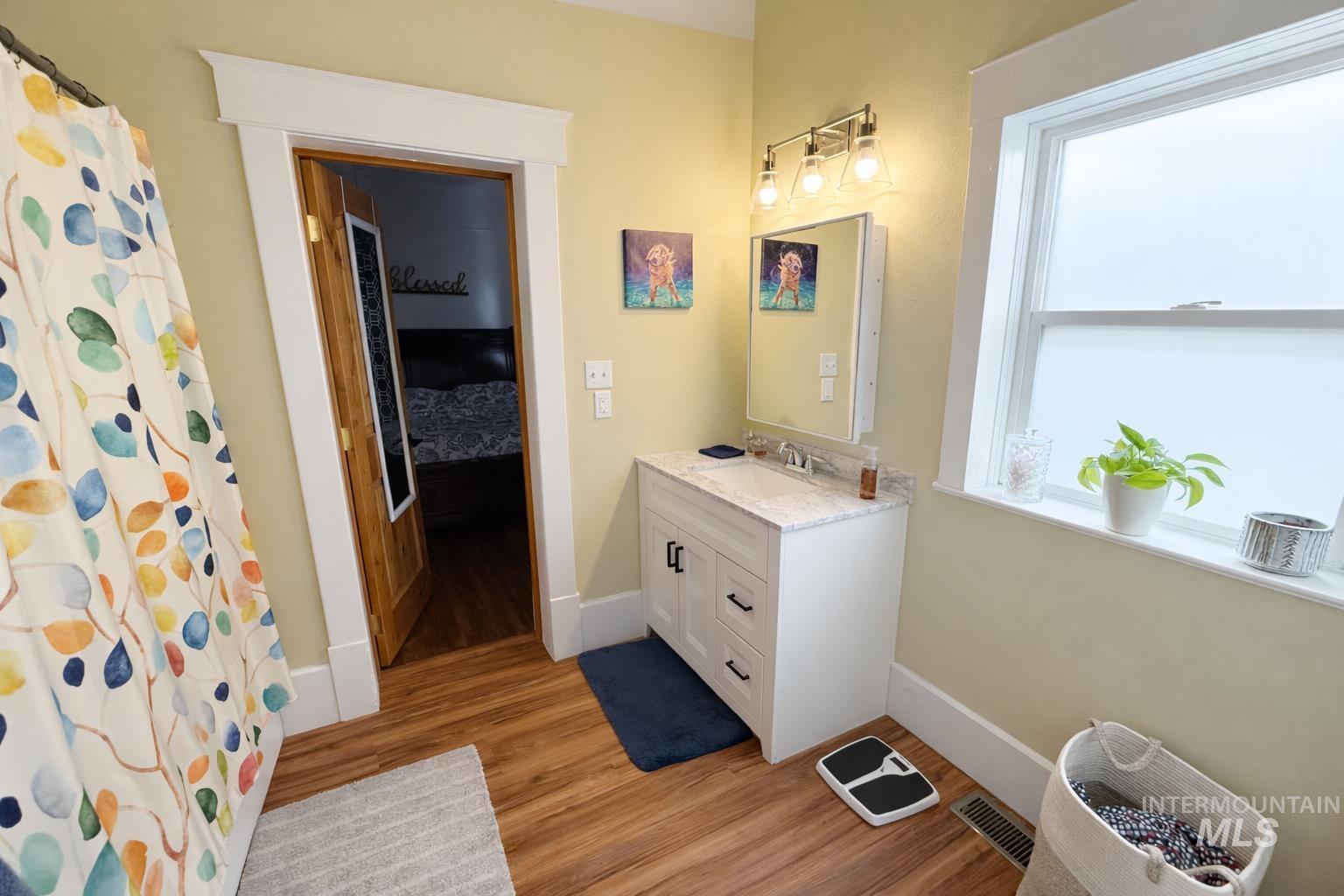 86 W 1st Ave, Glenns Ferry, Idaho 83623, 3 Bedrooms, 1 Bathroom, Residential For Sale, Price $275,000,MLS 98978291