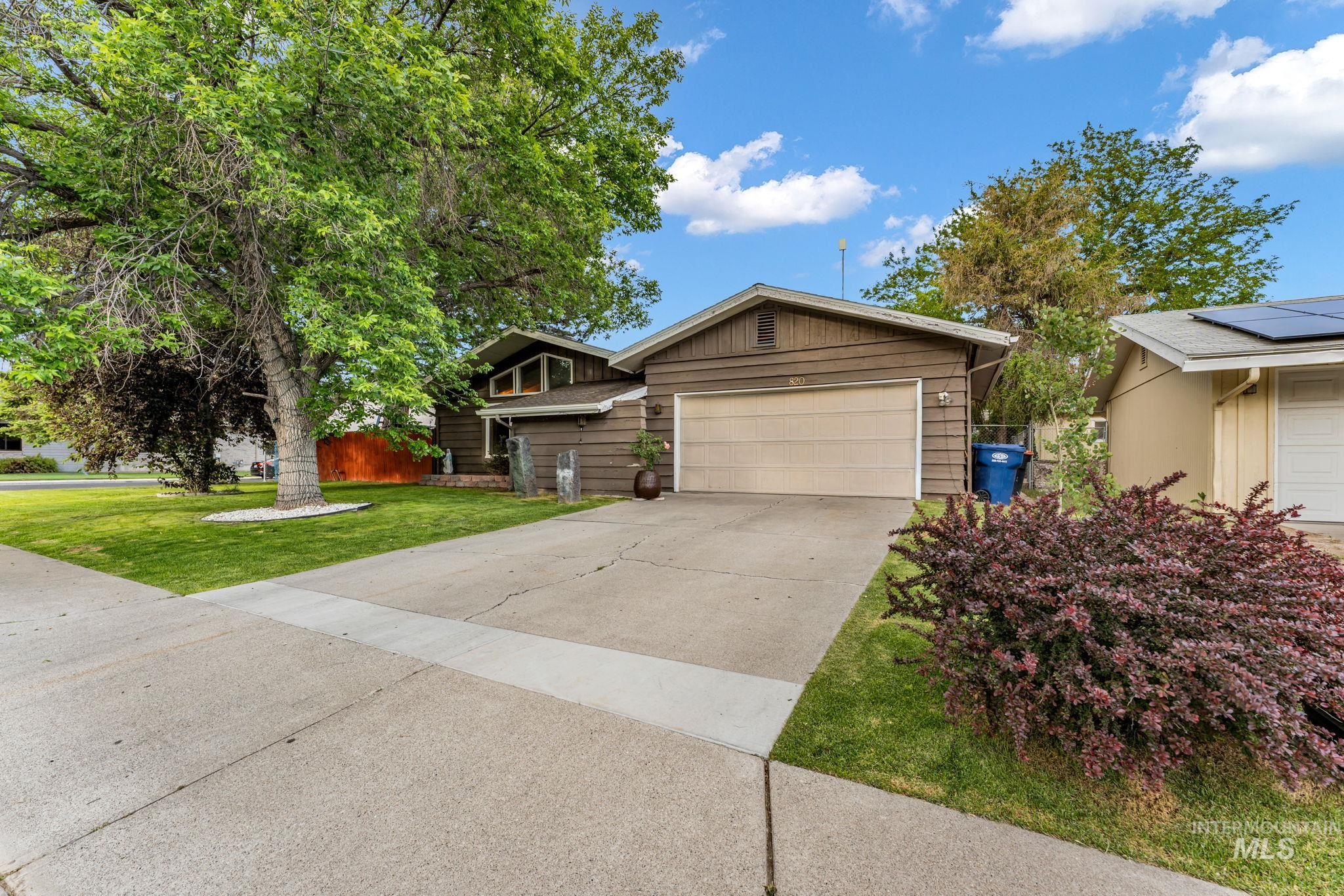 820 Meadows Dr, Twin Falls, Idaho 83301, 6 Bedrooms, 4 Bathrooms, Residential For Sale, Price $437,600, 98978294