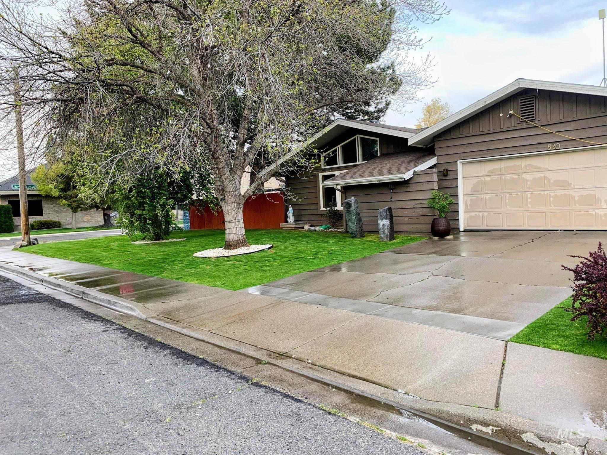 820 Meadows Dr, Twin Falls, Idaho 83301, 6 Bedrooms, 4 Bathrooms, Residential For Sale, Price $437,600,MLS 98978294