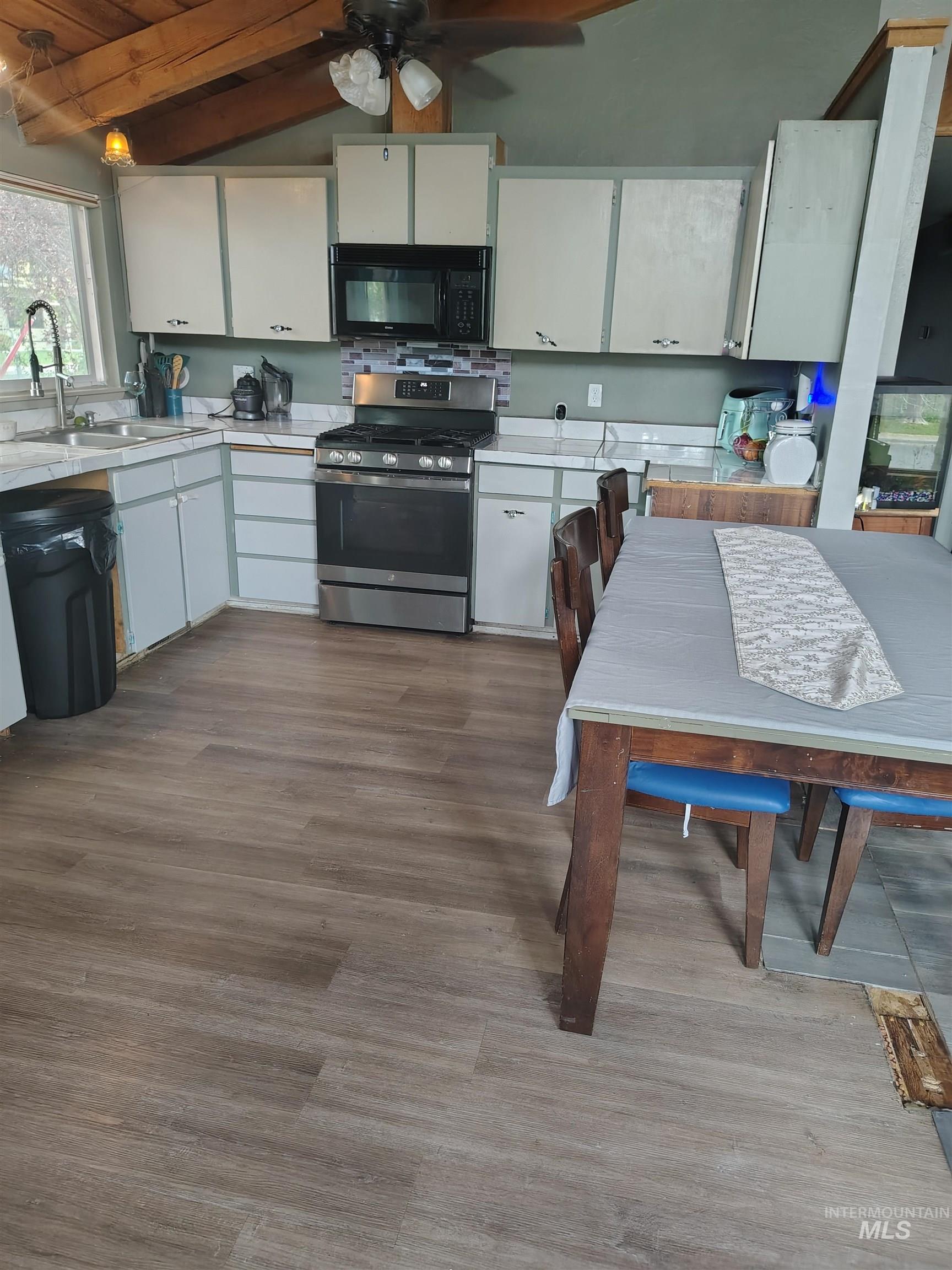 820 Meadows Dr, Twin Falls, Idaho 83301, 6 Bedrooms, 4 Bathrooms, Residential For Sale, Price $437,600,MLS 98978294