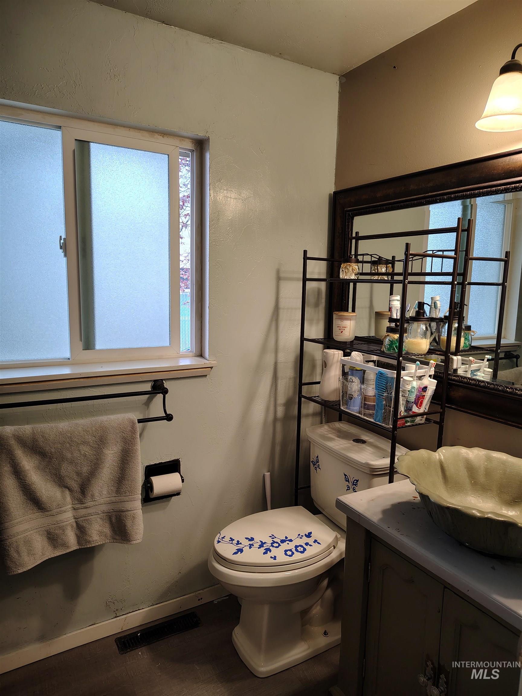 820 Meadows Dr, Twin Falls, Idaho 83301, 6 Bedrooms, 4 Bathrooms, Residential For Sale, Price $437,600,MLS 98978294