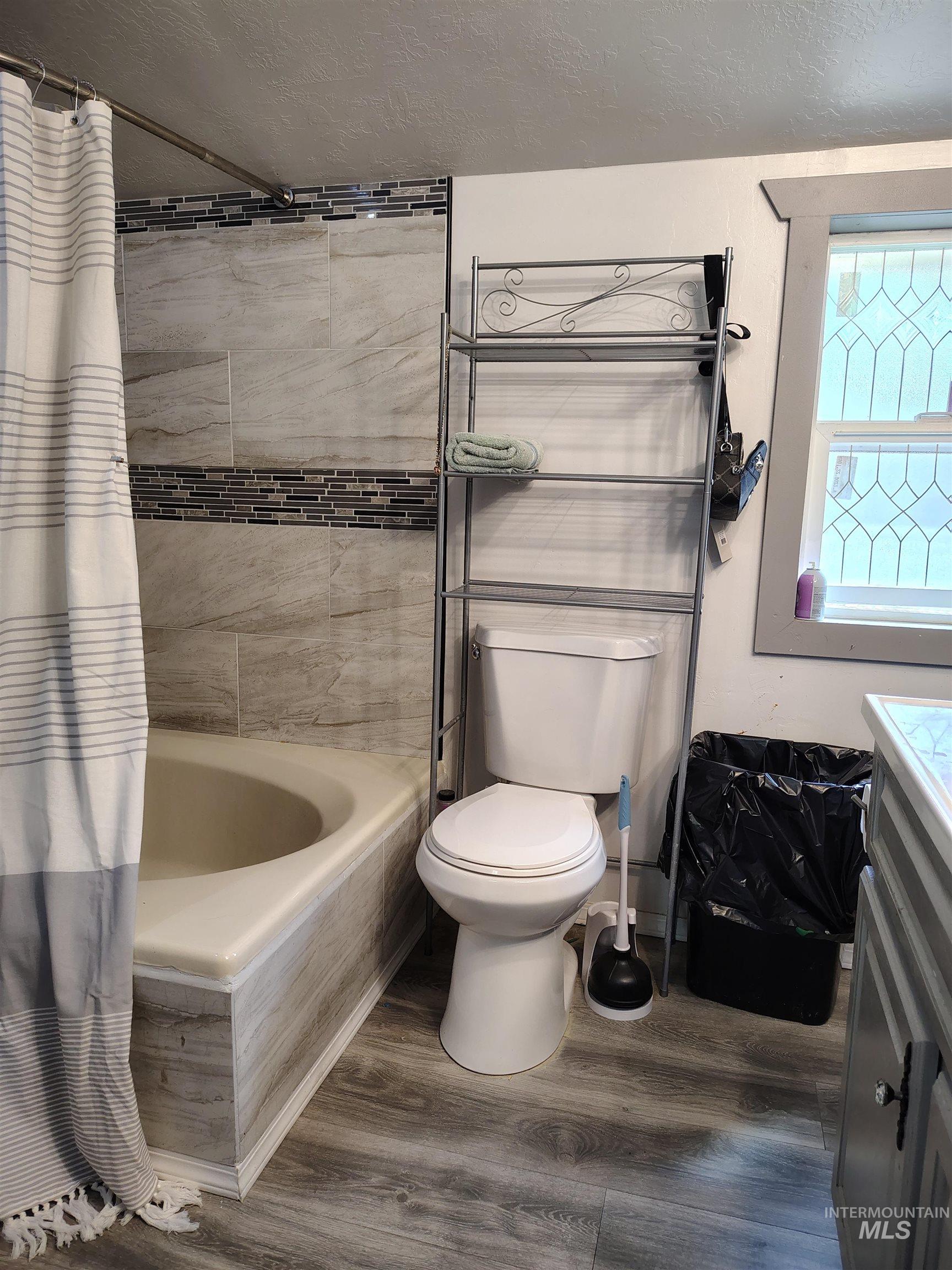 820 Meadows Dr, Twin Falls, Idaho 83301, 6 Bedrooms, 4 Bathrooms, Residential For Sale, Price $437,600,MLS 98978294