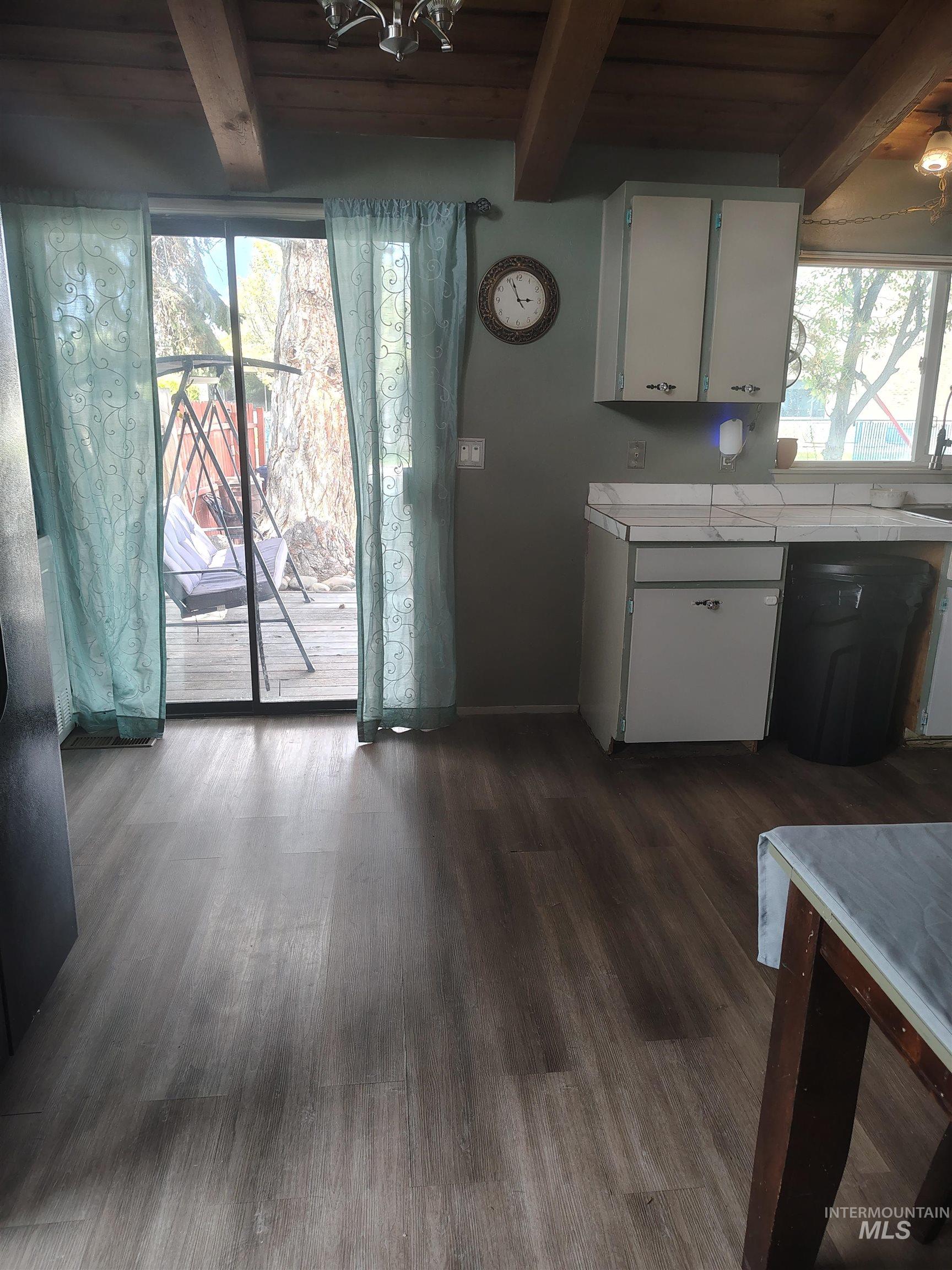 820 Meadows Dr, Twin Falls, Idaho 83301, 6 Bedrooms, 4 Bathrooms, Residential For Sale, Price $437,600,MLS 98978294