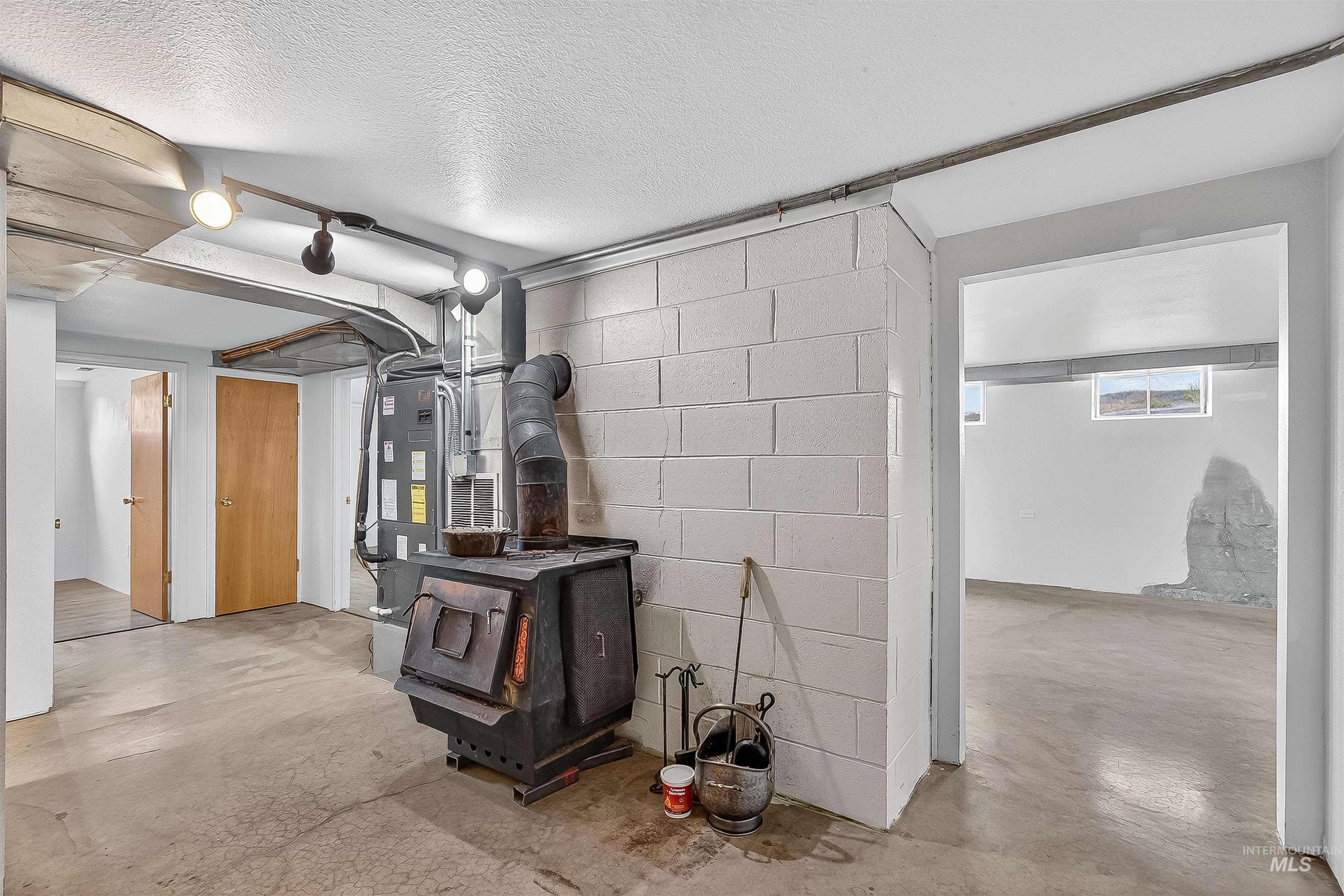 33818 North Rd, Kendrick, Idaho 83537, 5 Bedrooms, 2 Bathrooms, Residential For Sale, Price $419,000,MLS 98978295