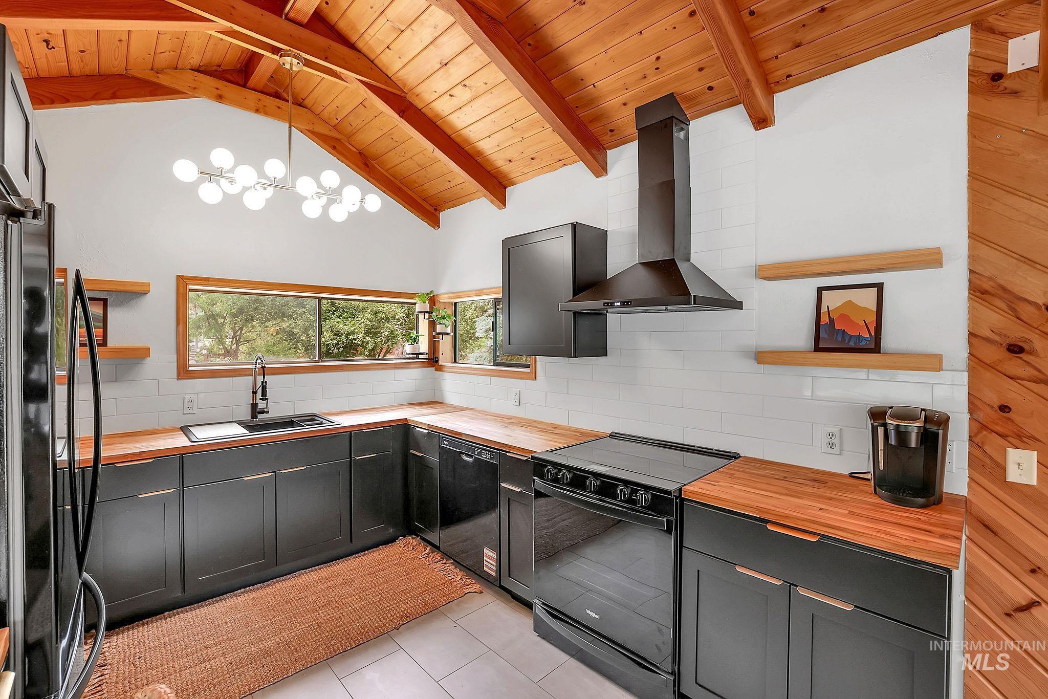 5713 Pines Rd, New Meadows, Idaho 83654, 2 Bedrooms, 2 Bathrooms, Residential For Sale, Price $599,900,MLS 98978298