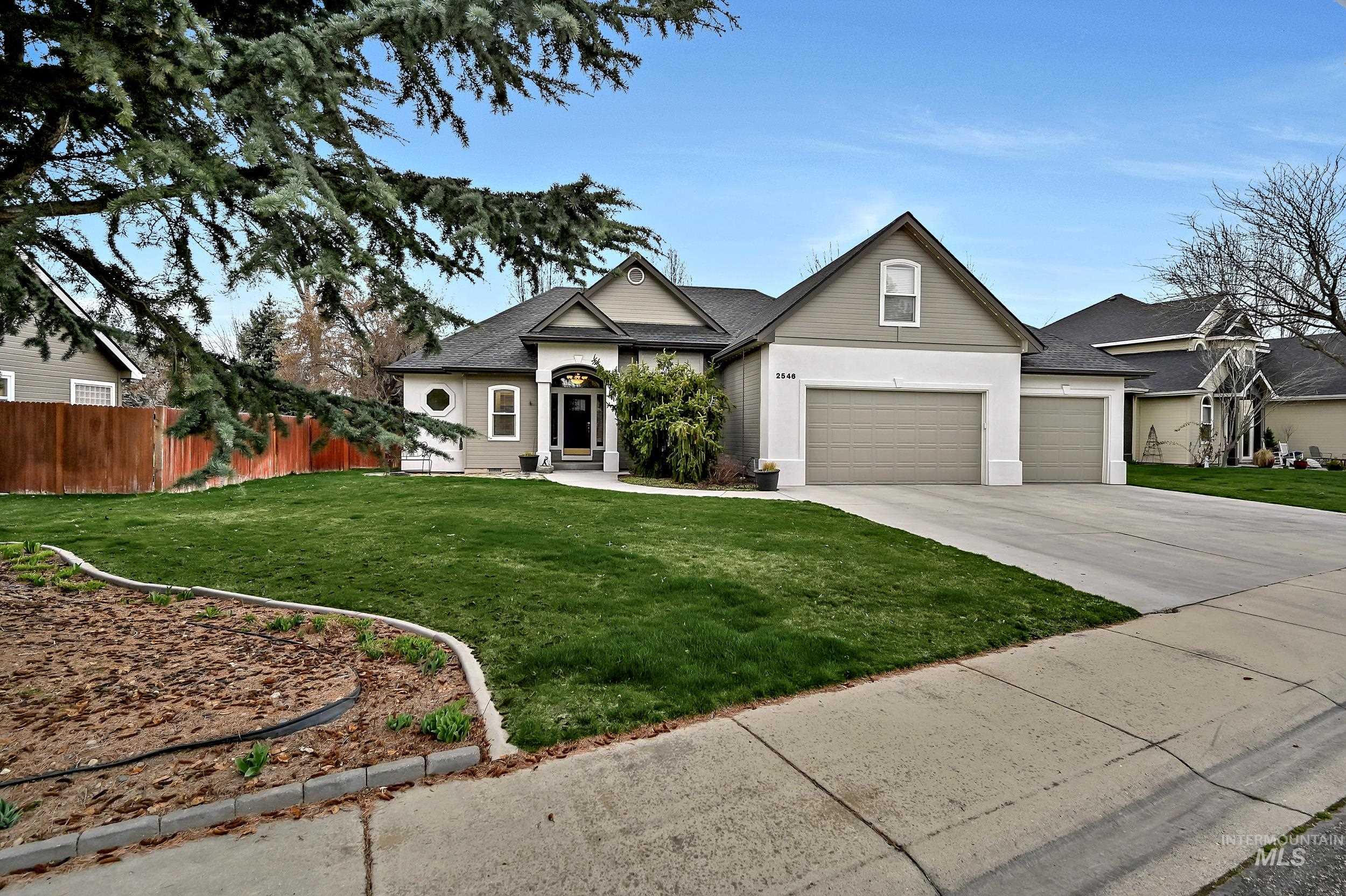 2546 E Ridgedale Dr, Eagle, Idaho 83616, 3 Bedrooms, 2 Bathrooms, Residential For Sale, Price $639,000,MLS 98978299