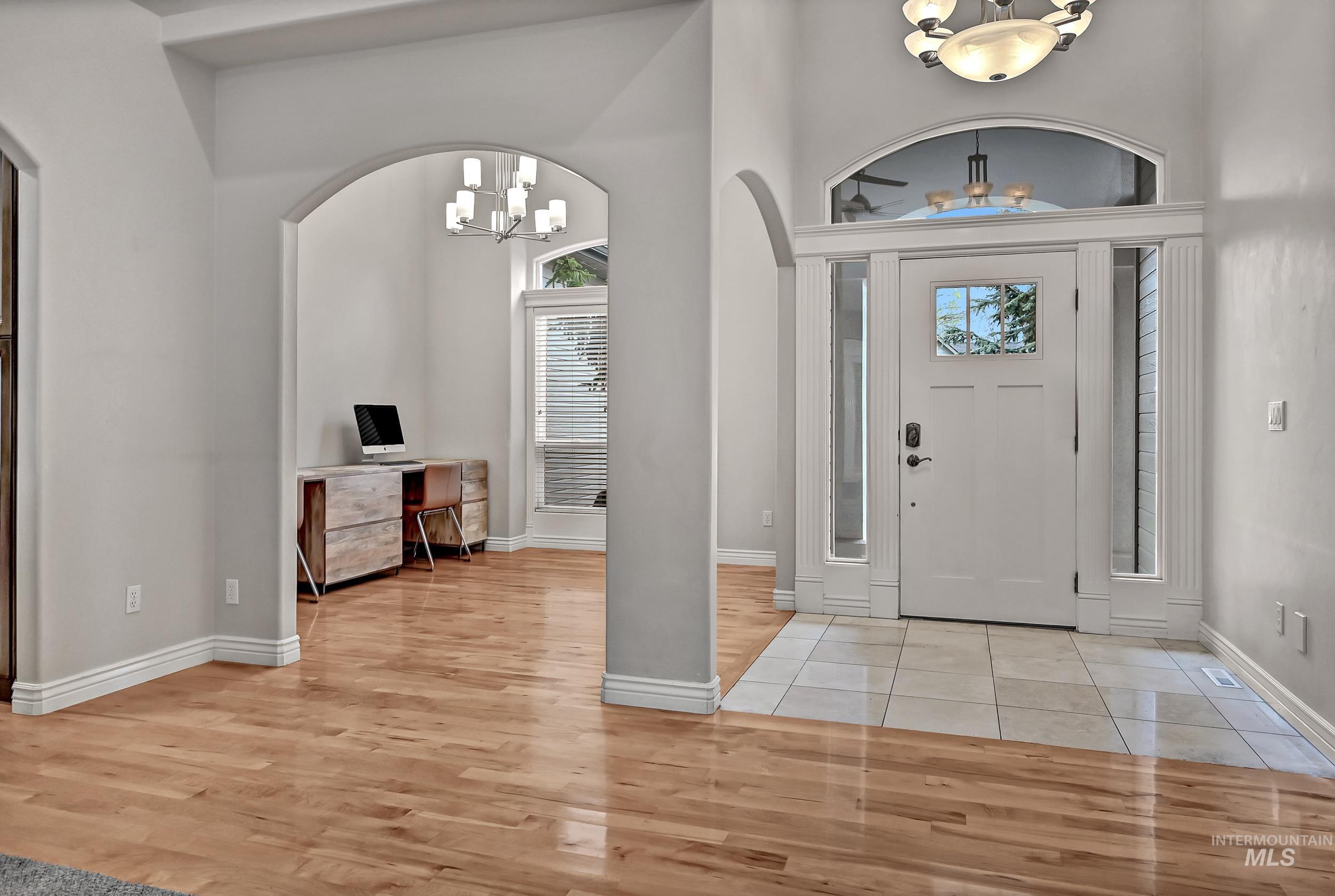 2546 E Ridgedale Dr, Eagle, Idaho 83616, 3 Bedrooms, 2 Bathrooms, Residential For Sale, Price $639,000,MLS 98978299