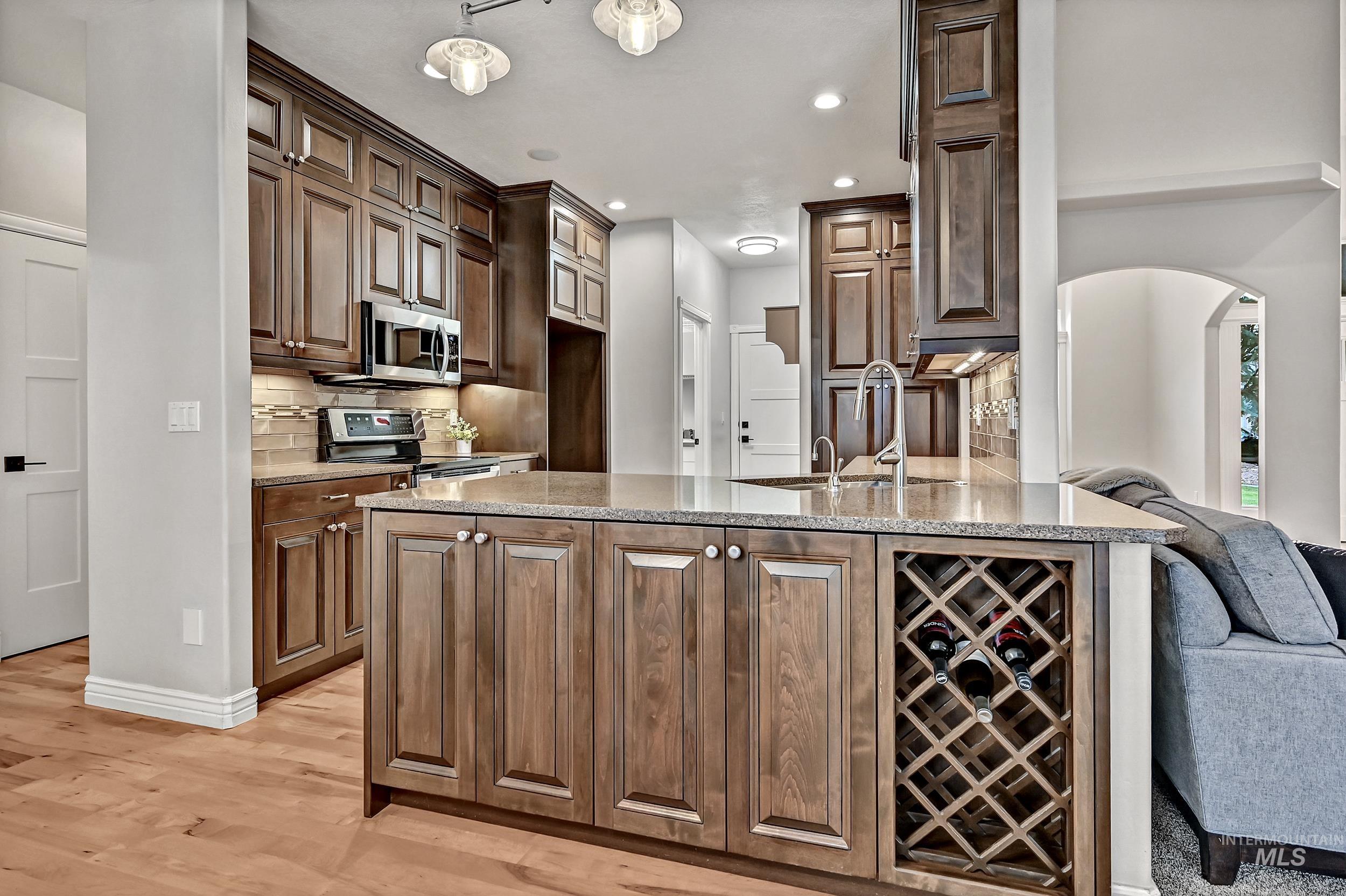 2546 E Ridgedale Dr, Eagle, Idaho 83616, 3 Bedrooms, 2 Bathrooms, Residential For Sale, Price $639,000,MLS 98978299