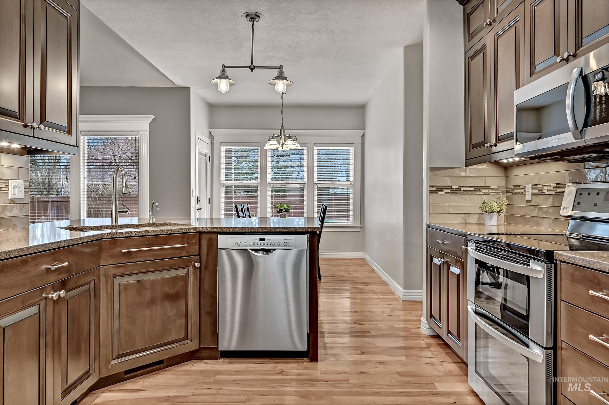 2546 E Ridgedale Dr, Eagle, Idaho 83616, 3 Bedrooms, 2 Bathrooms, Residential For Sale, Price $639,000,MLS 98978299