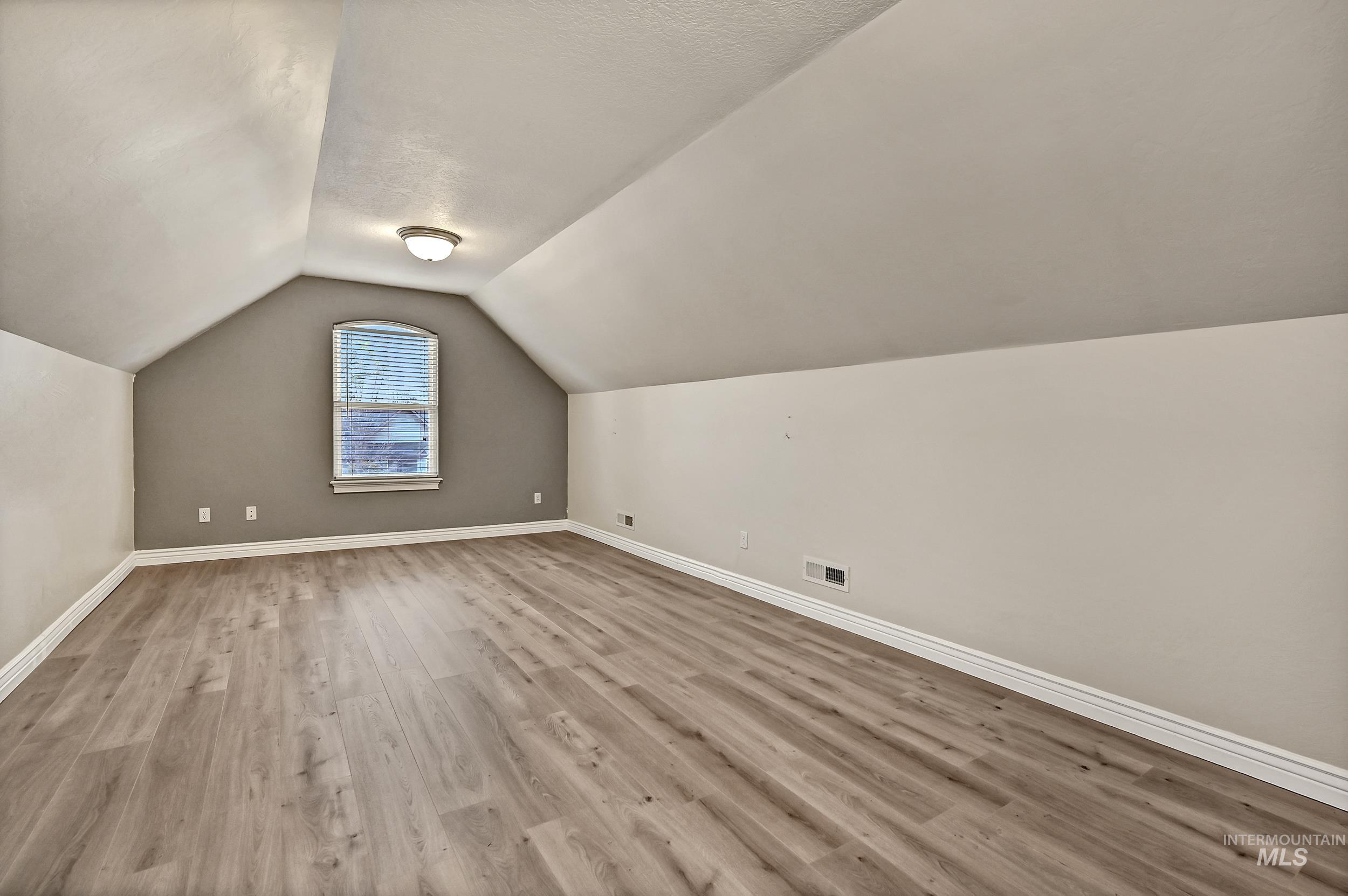 2546 E Ridgedale Dr, Eagle, Idaho 83616, 3 Bedrooms, 2 Bathrooms, Residential For Sale, Price $639,000,MLS 98978299