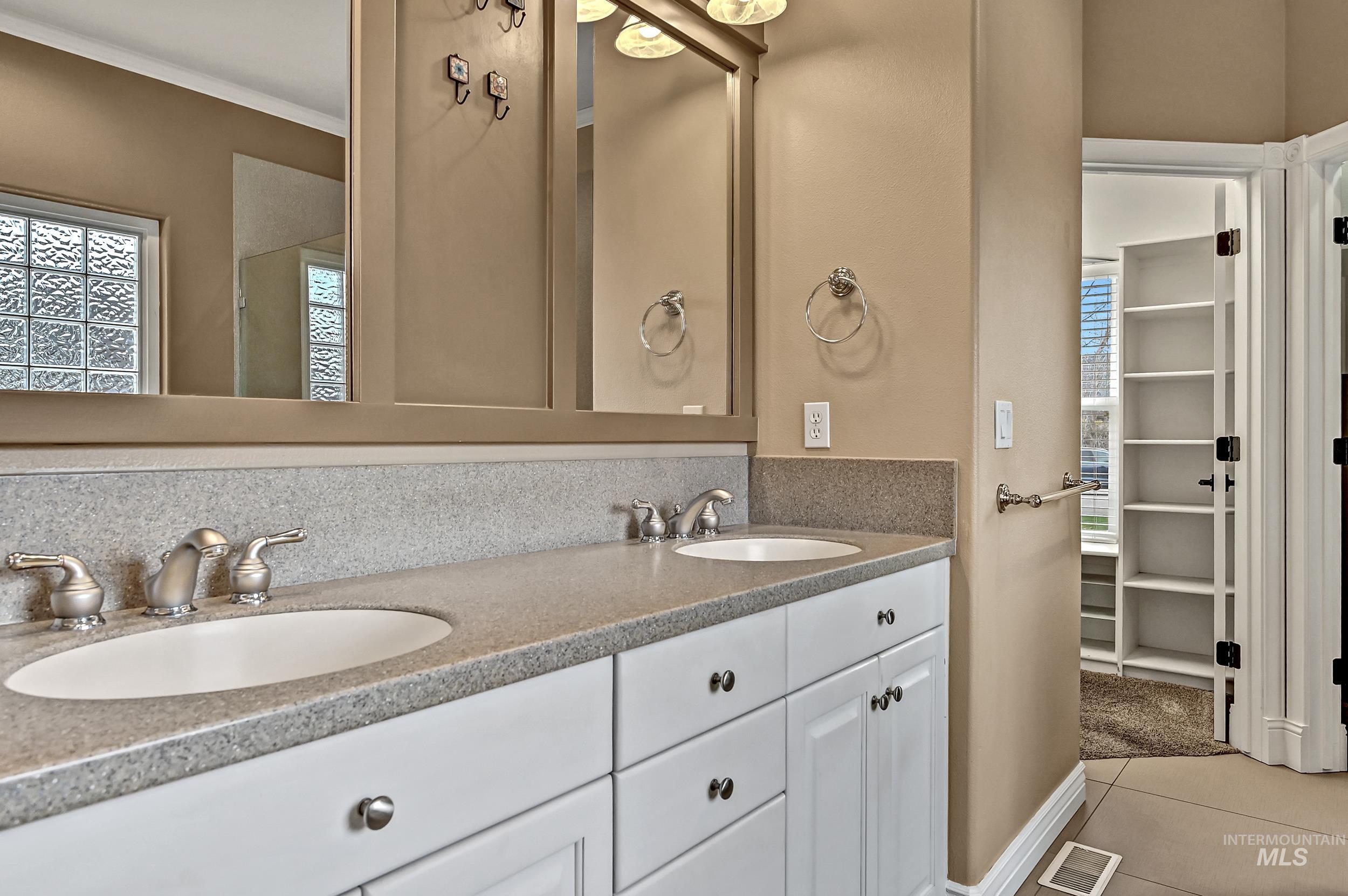 2546 E Ridgedale Dr, Eagle, Idaho 83616, 3 Bedrooms, 2 Bathrooms, Residential For Sale, Price $639,000,MLS 98978299