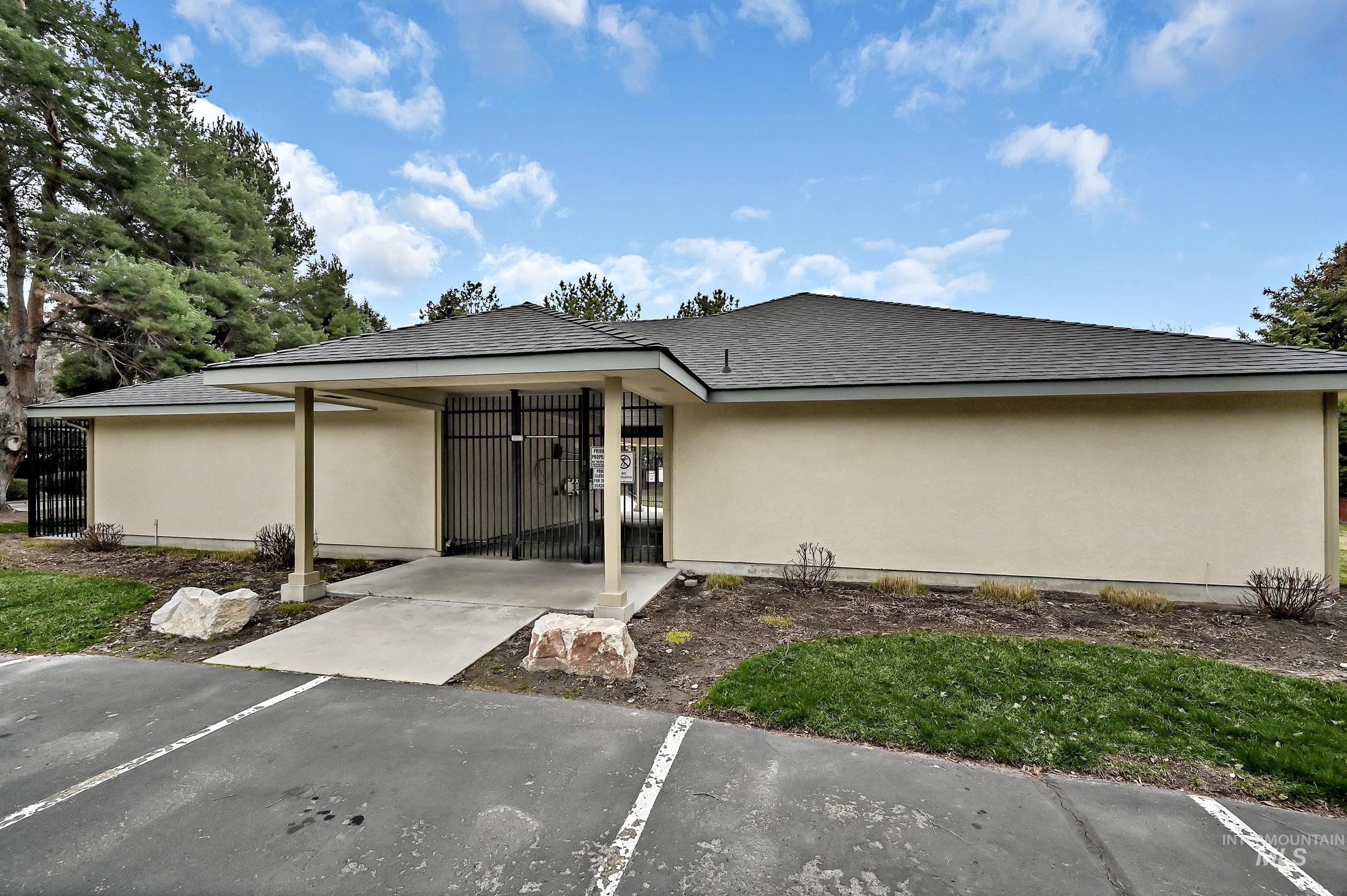 2546 E Ridgedale Dr, Eagle, Idaho 83616, 3 Bedrooms, 2 Bathrooms, Residential For Sale, Price $639,000,MLS 98978299