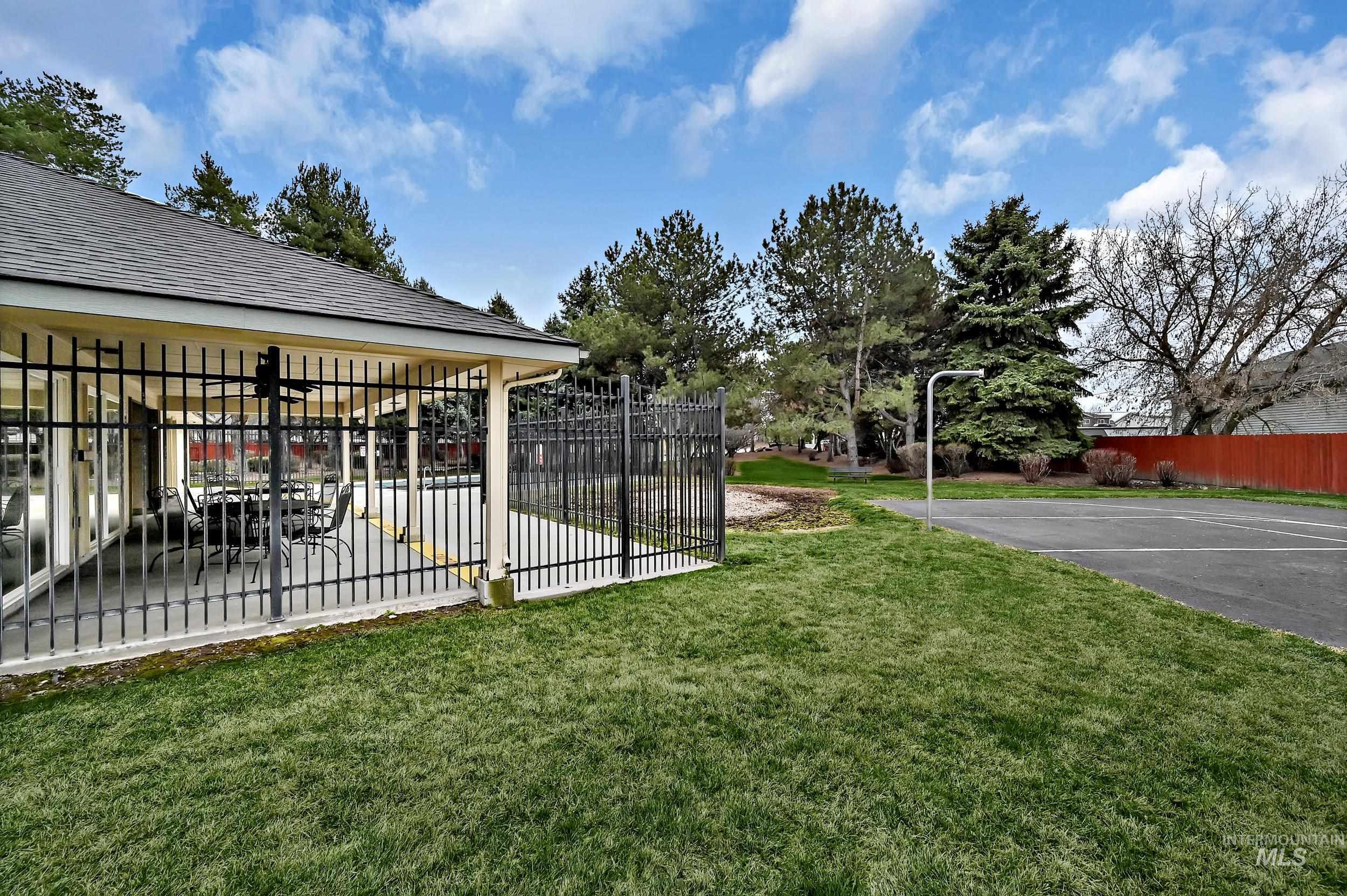 2546 E Ridgedale Dr, Eagle, Idaho 83616, 3 Bedrooms, 2 Bathrooms, Residential For Sale, Price $639,000,MLS 98978299