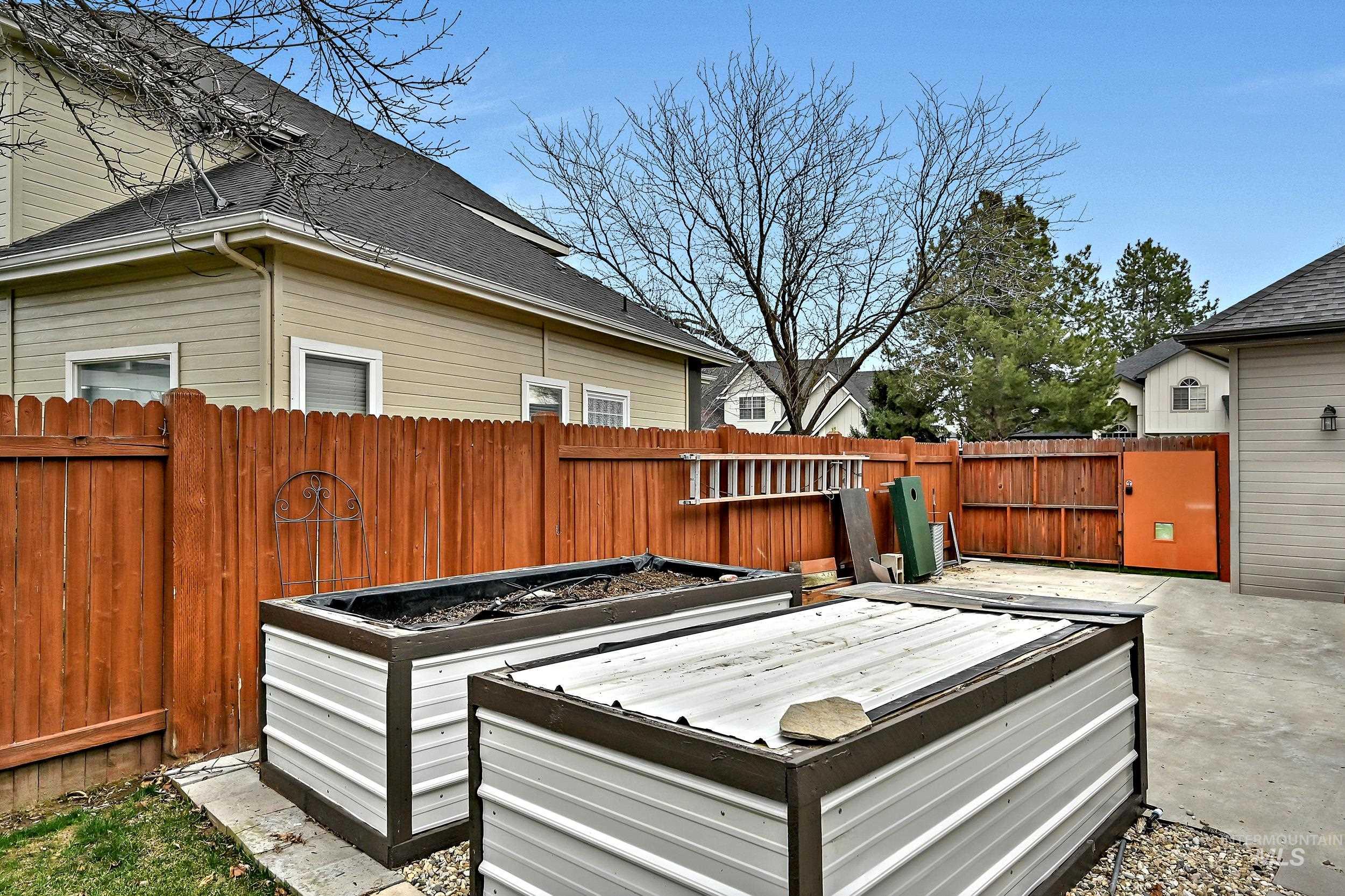 2546 E Ridgedale Dr, Eagle, Idaho 83616, 3 Bedrooms, 2 Bathrooms, Residential For Sale, Price $639,000,MLS 98978299