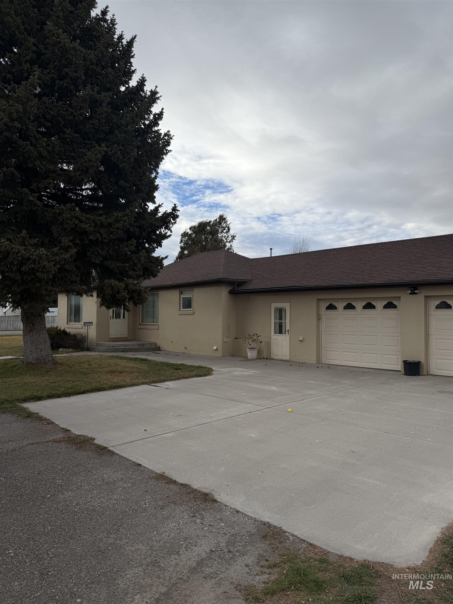 302 E 7th Street, Burley, Idaho 83318, 3 Bedrooms, 2 Bathrooms, Residential For Sale, Price $255,000,MLS 98978300