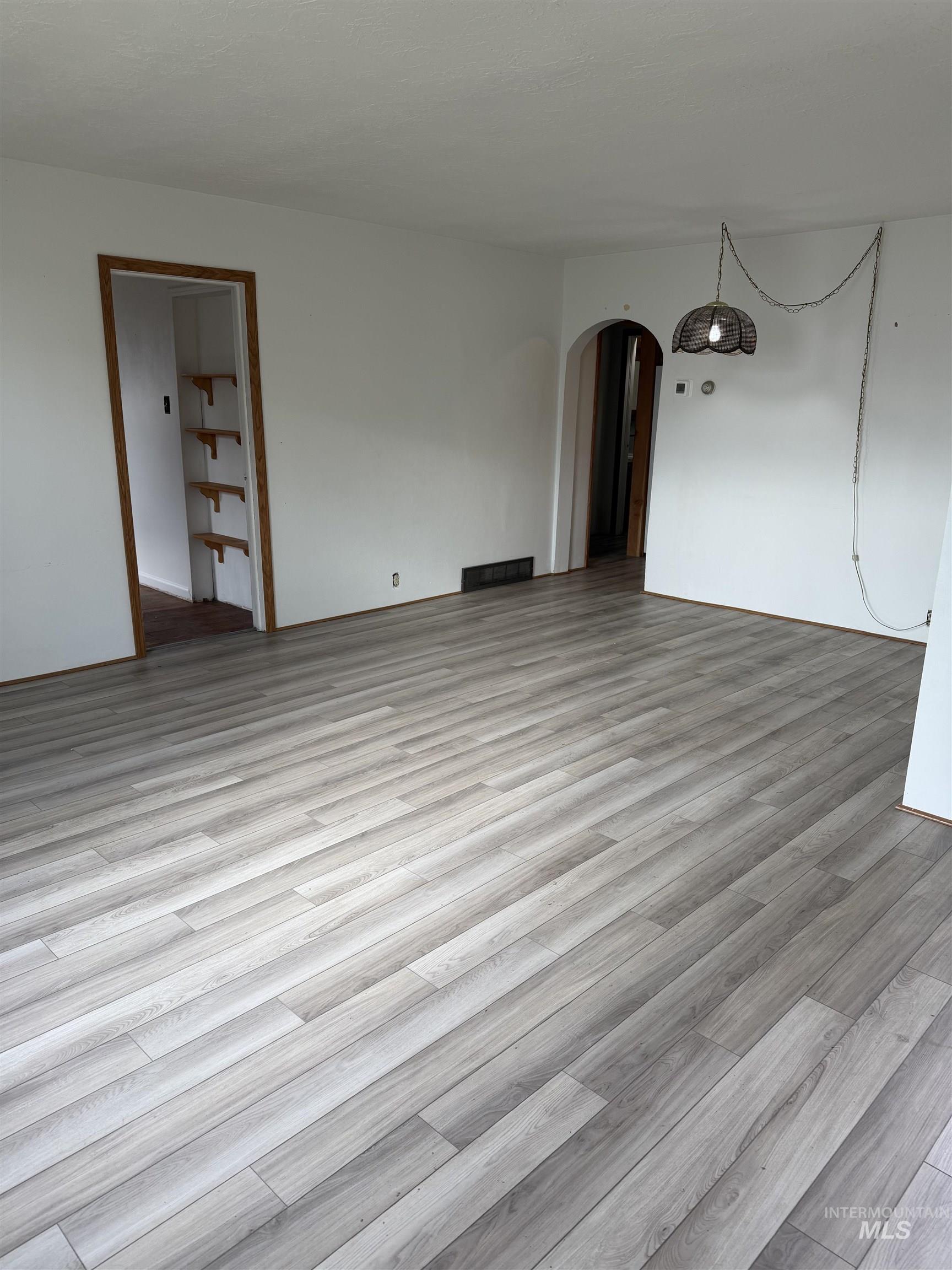 302 E 7th Street, Burley, Idaho 83318, 3 Bedrooms, 2 Bathrooms, Residential For Sale, Price $255,000,MLS 98978300