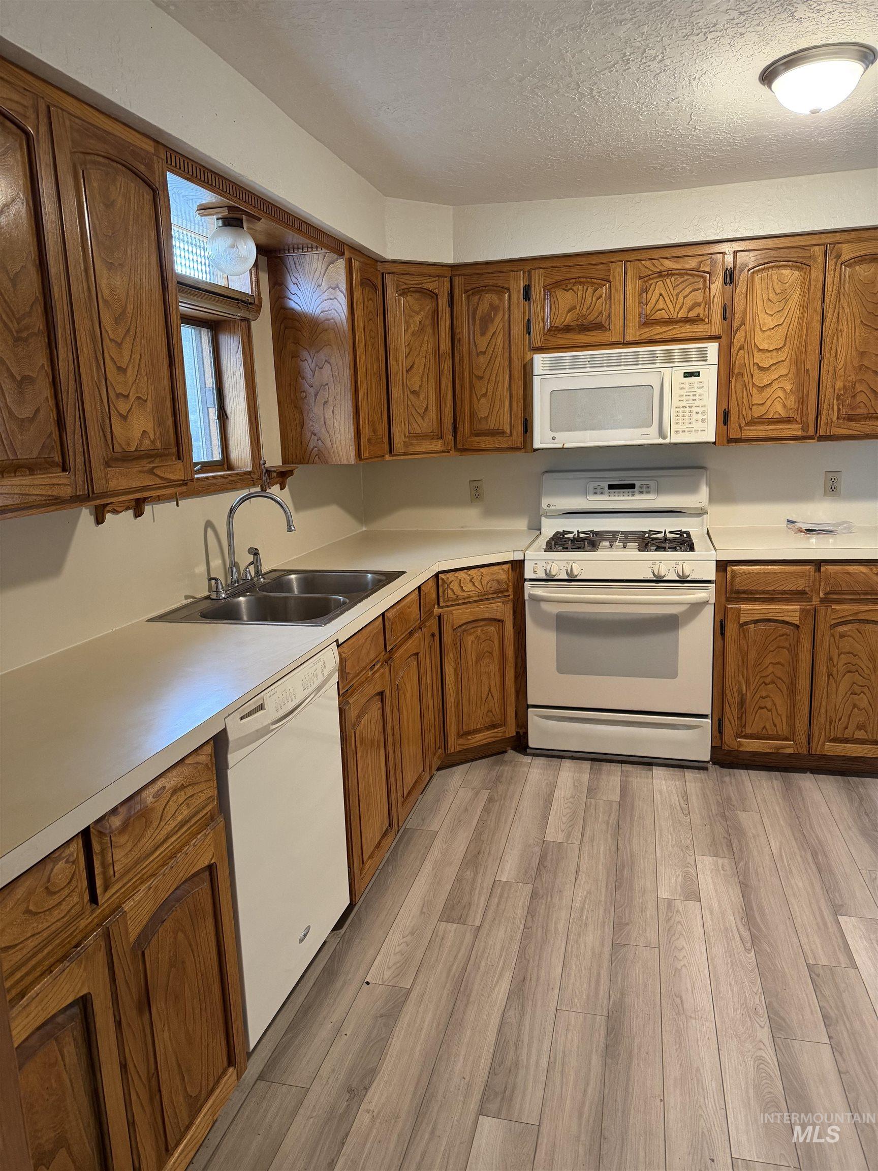 302 E 7th Street, Burley, Idaho 83318, 3 Bedrooms, 2 Bathrooms, Residential For Sale, Price $255,000,MLS 98978300