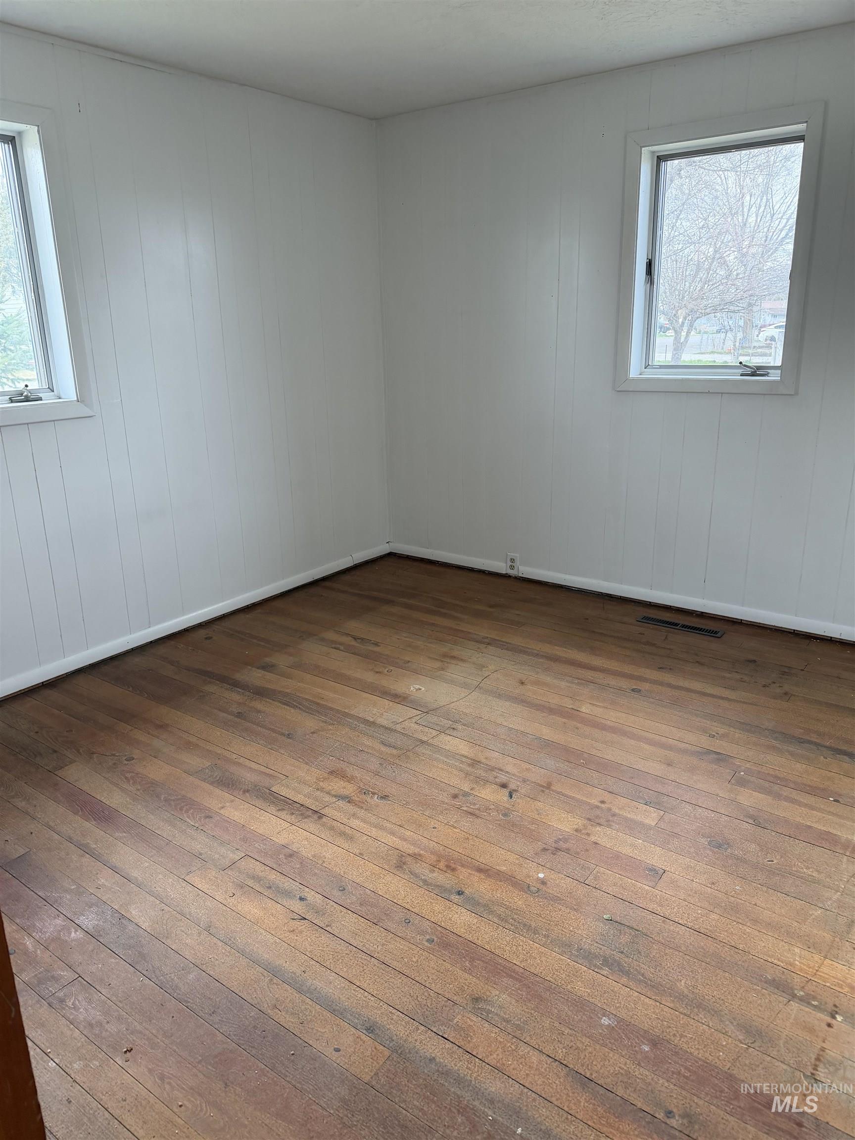 302 E 7th Street, Burley, Idaho 83318, 3 Bedrooms, 2 Bathrooms, Residential For Sale, Price $255,000,MLS 98978300