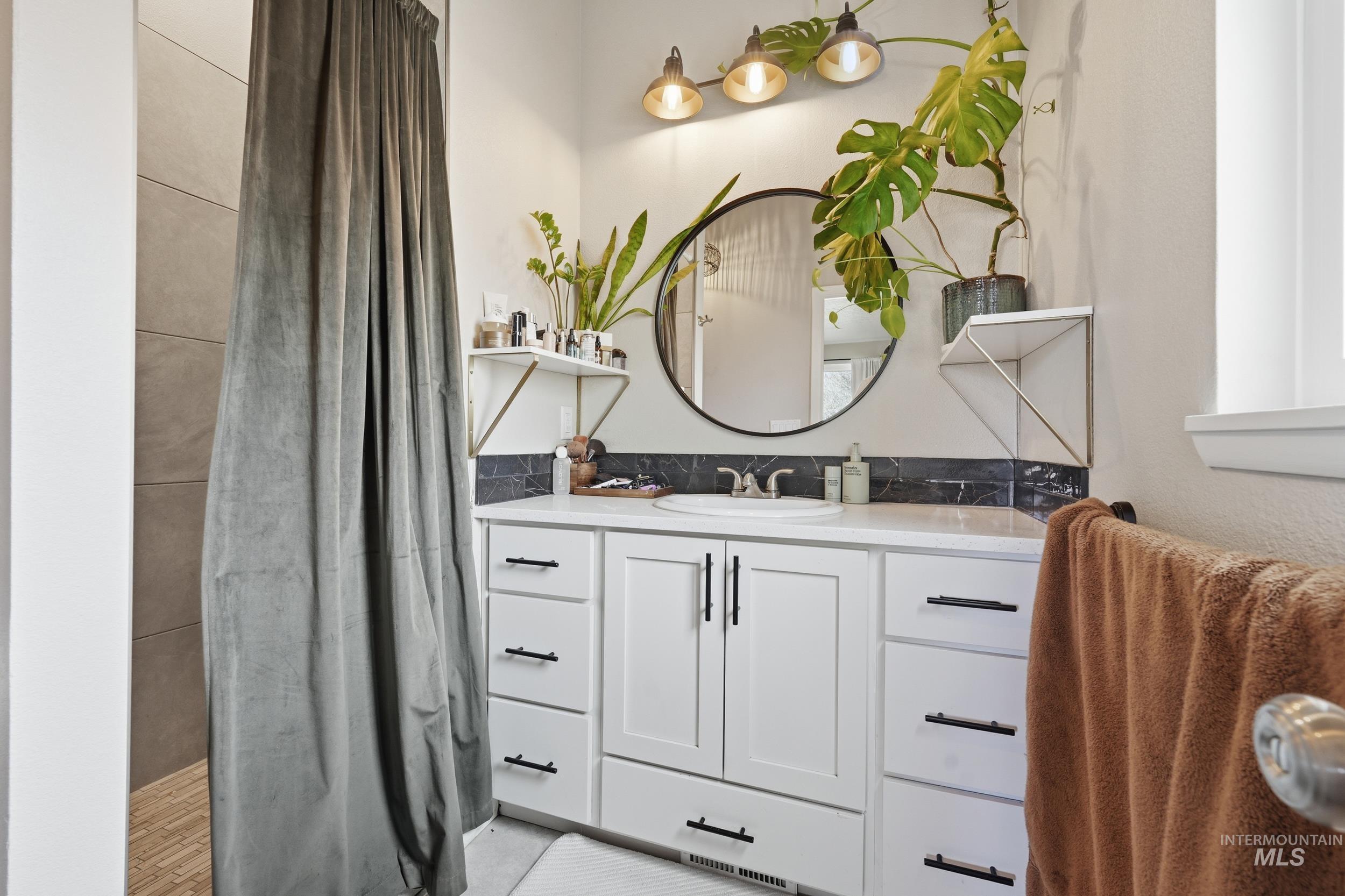 2994 S Ithaca Ave, Boise, Idaho 83709, 6 Bedrooms, 3 Bathrooms, Residential For Sale, Price $750,000,MLS 98978301