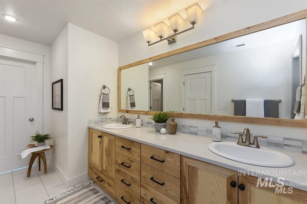 4583 S Courvoisier Pl, Meridian, Idaho 83642, 4 Bedrooms, 2.5 Bathrooms, Residential For Sale, Price $599,900,MLS 98978304