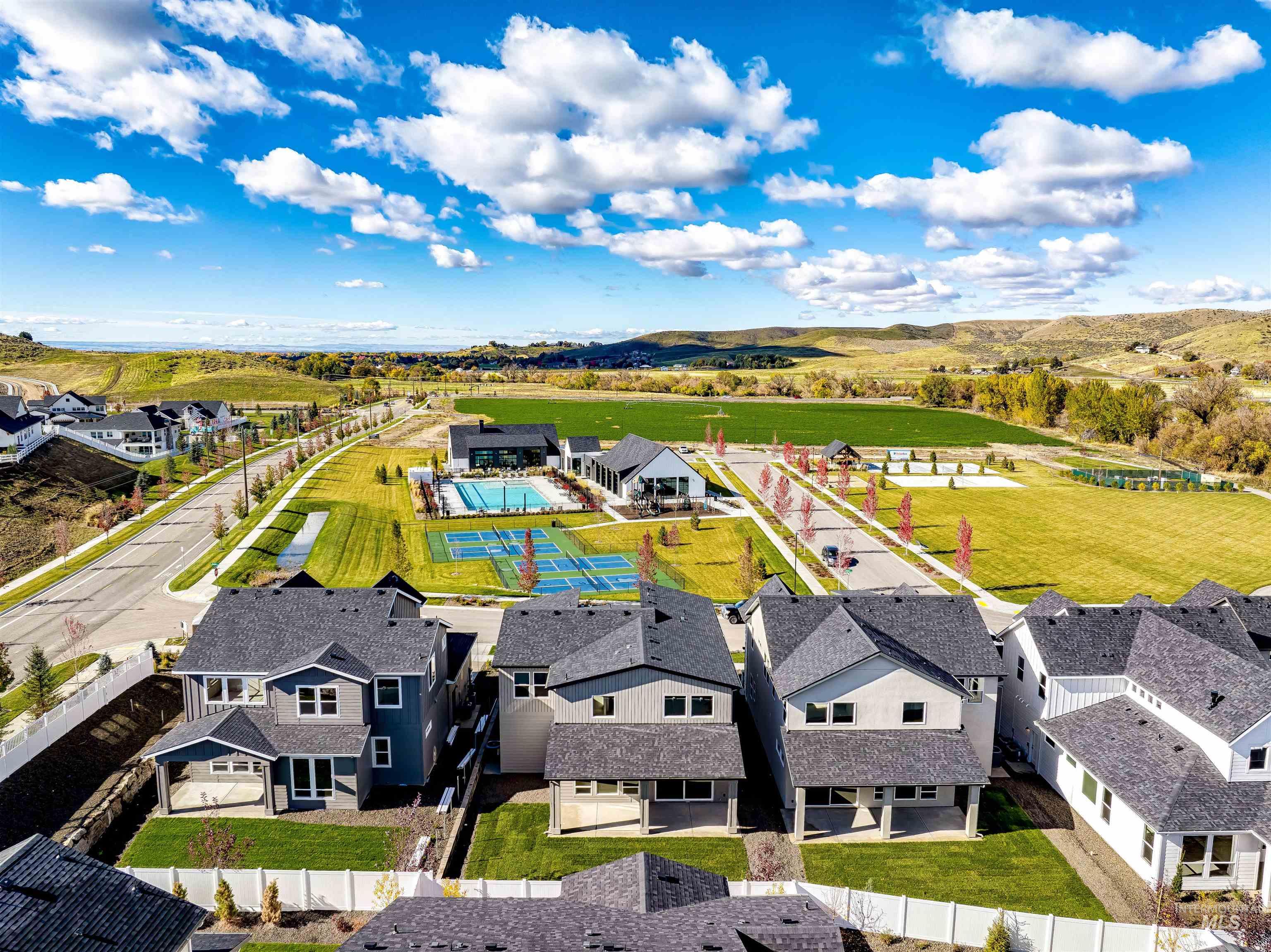 13900 N Ermine Ave, Boise, Idaho 83714, 4 Bedrooms, 3.5 Bathrooms, Residential For Sale, Price $895,092,MLS 98978305