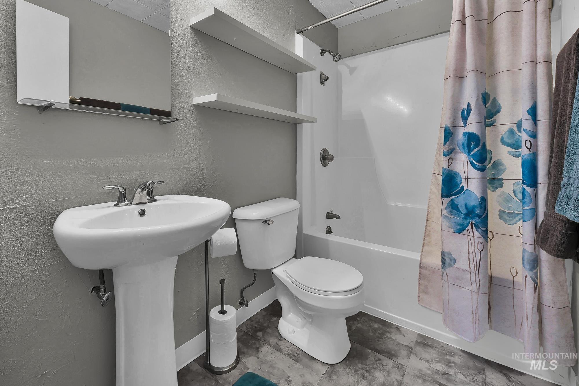 1000 Sweetwood Cir, Nampa, Idaho 83651, 5 Bedrooms, 2 Bathrooms, Residential For Sale, Price $399,900,MLS 98978307