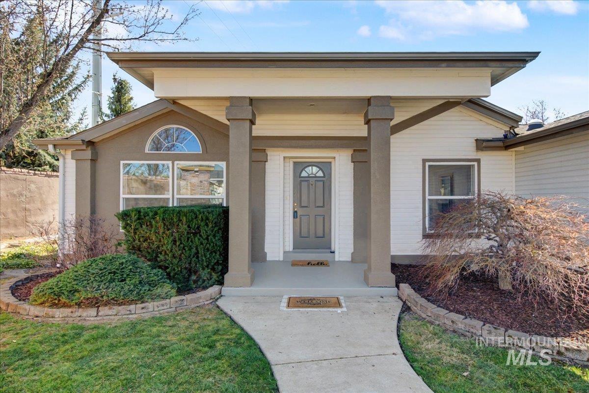 421 S Curtis Rd., Boise, Idaho 83705, 3 Bedrooms, 2 Bathrooms, Residential For Sale, Price $290,000,MLS 98978308