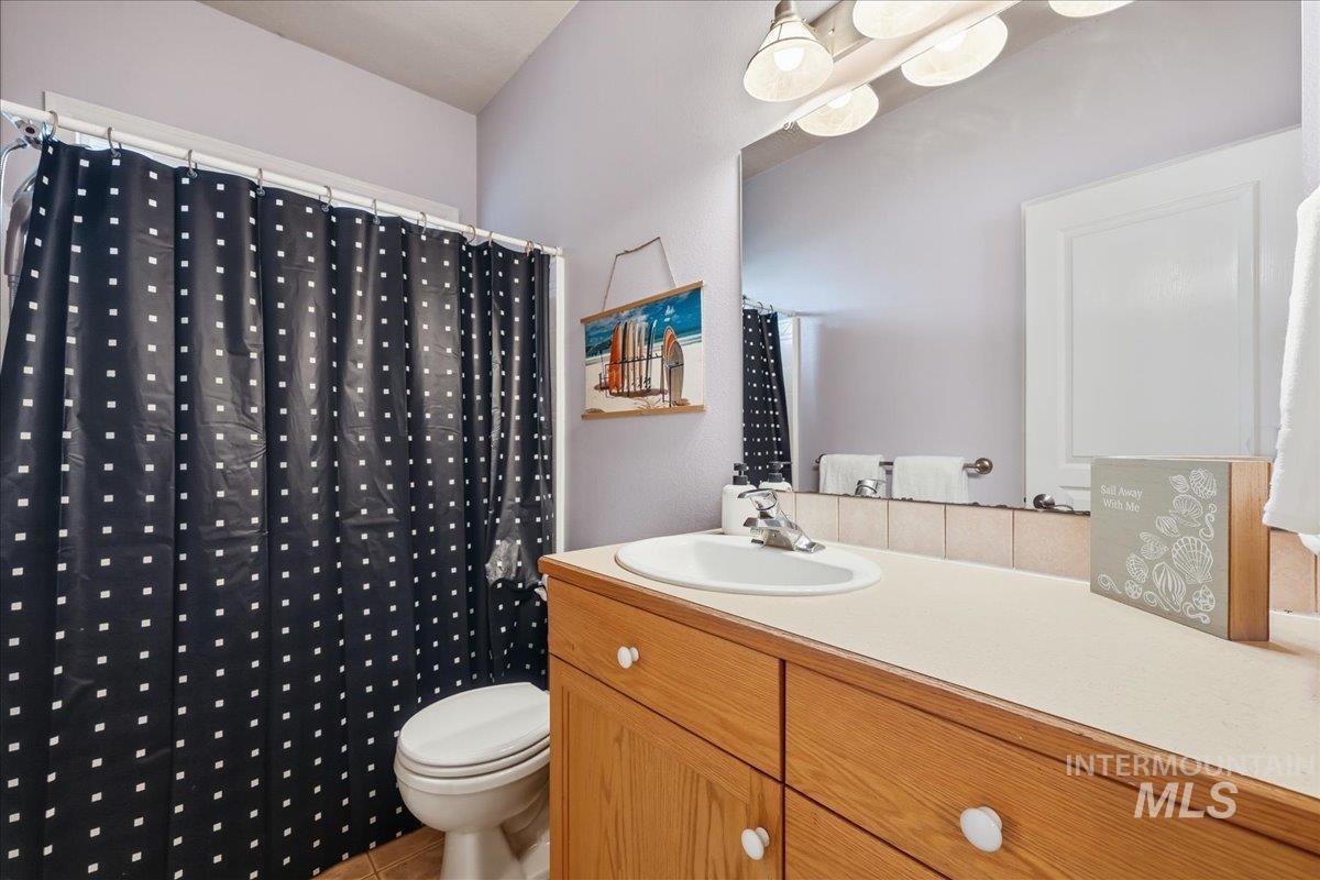 5095 N Blue Ash Ave, Boise, Idaho 83713, 5 Bedrooms, 4 Bathrooms, Residential For Sale, Price $675,000,MLS 98978311