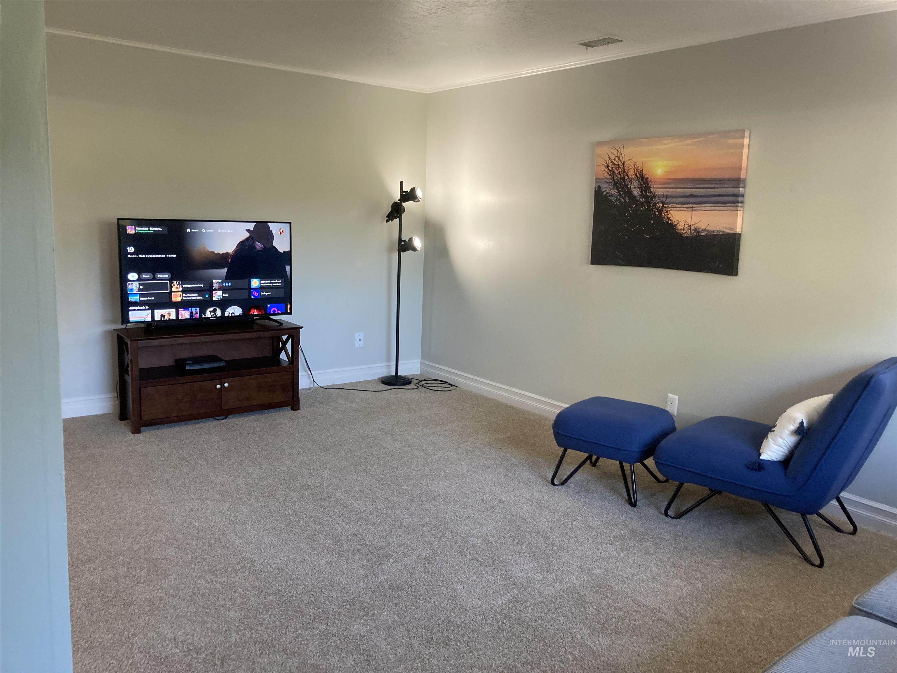 1095 N CAMELOT DR, Boise, Idaho 83704, 2 Bedrooms, 2 Bathrooms, Residential For Sale, Price $343,900,MLS 98978313