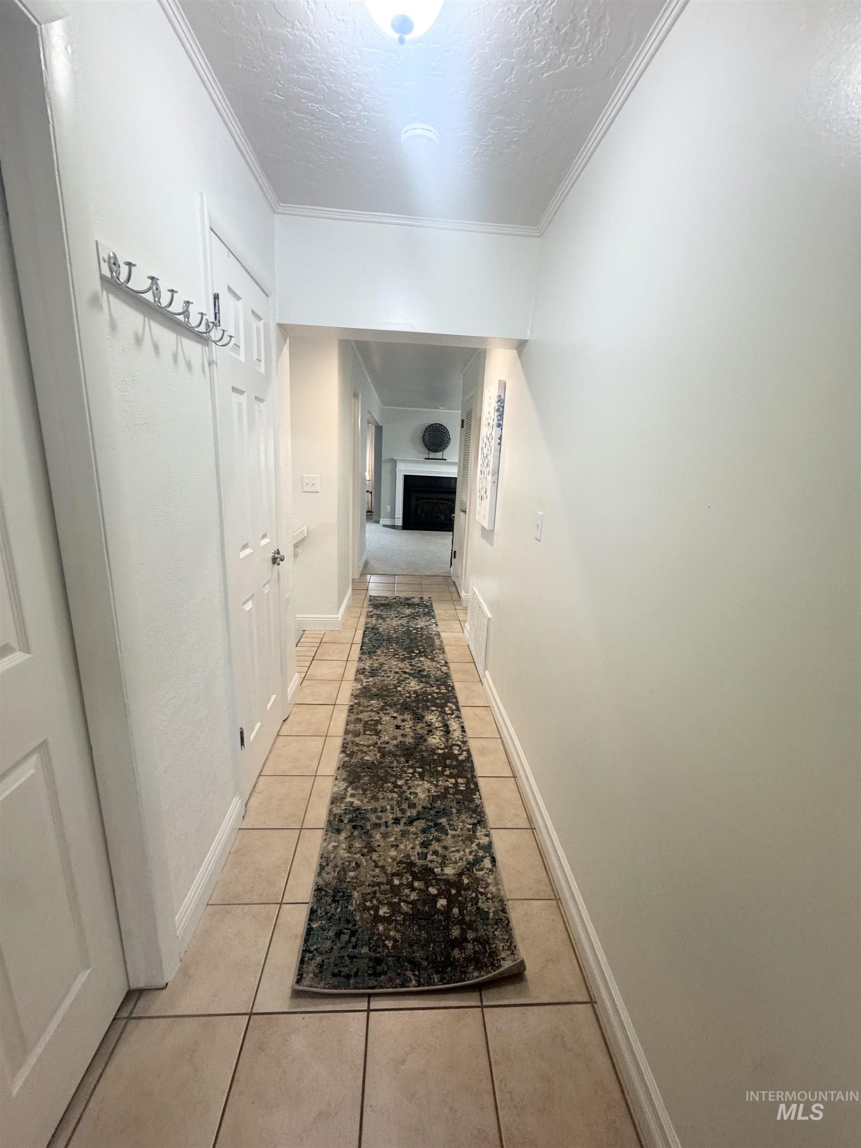 1095 N CAMELOT DR, Boise, Idaho 83704, 2 Bedrooms, 2 Bathrooms, Residential For Sale, Price $343,900,MLS 98978313