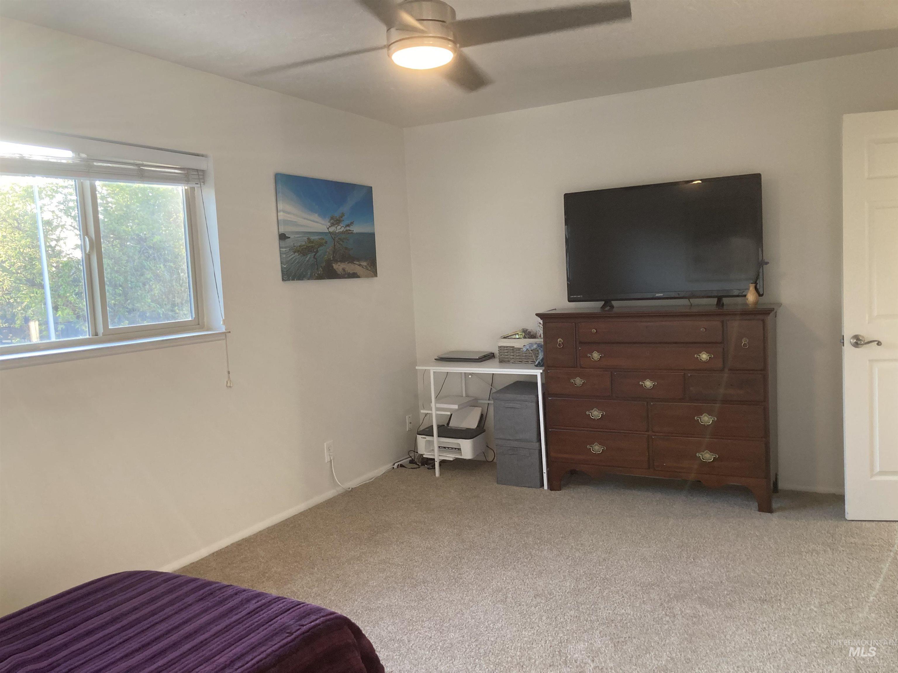 1095 N CAMELOT DR, Boise, Idaho 83704, 2 Bedrooms, 2 Bathrooms, Residential For Sale, Price $343,900,MLS 98978313