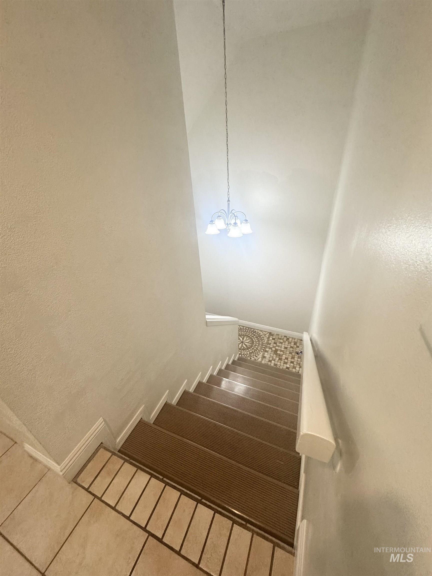 1095 N CAMELOT DR, Boise, Idaho 83704, 2 Bedrooms, 2 Bathrooms, Residential For Sale, Price $343,900,MLS 98978313