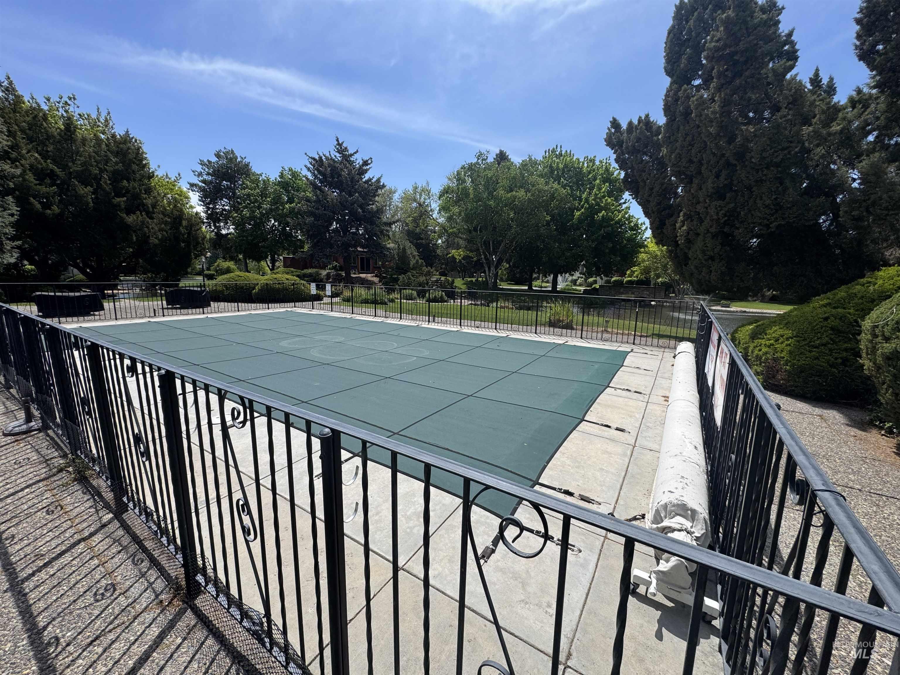 1095 N CAMELOT DR, Boise, Idaho 83704, 2 Bedrooms, 2 Bathrooms, Residential For Sale, Price $343,900,MLS 98978313