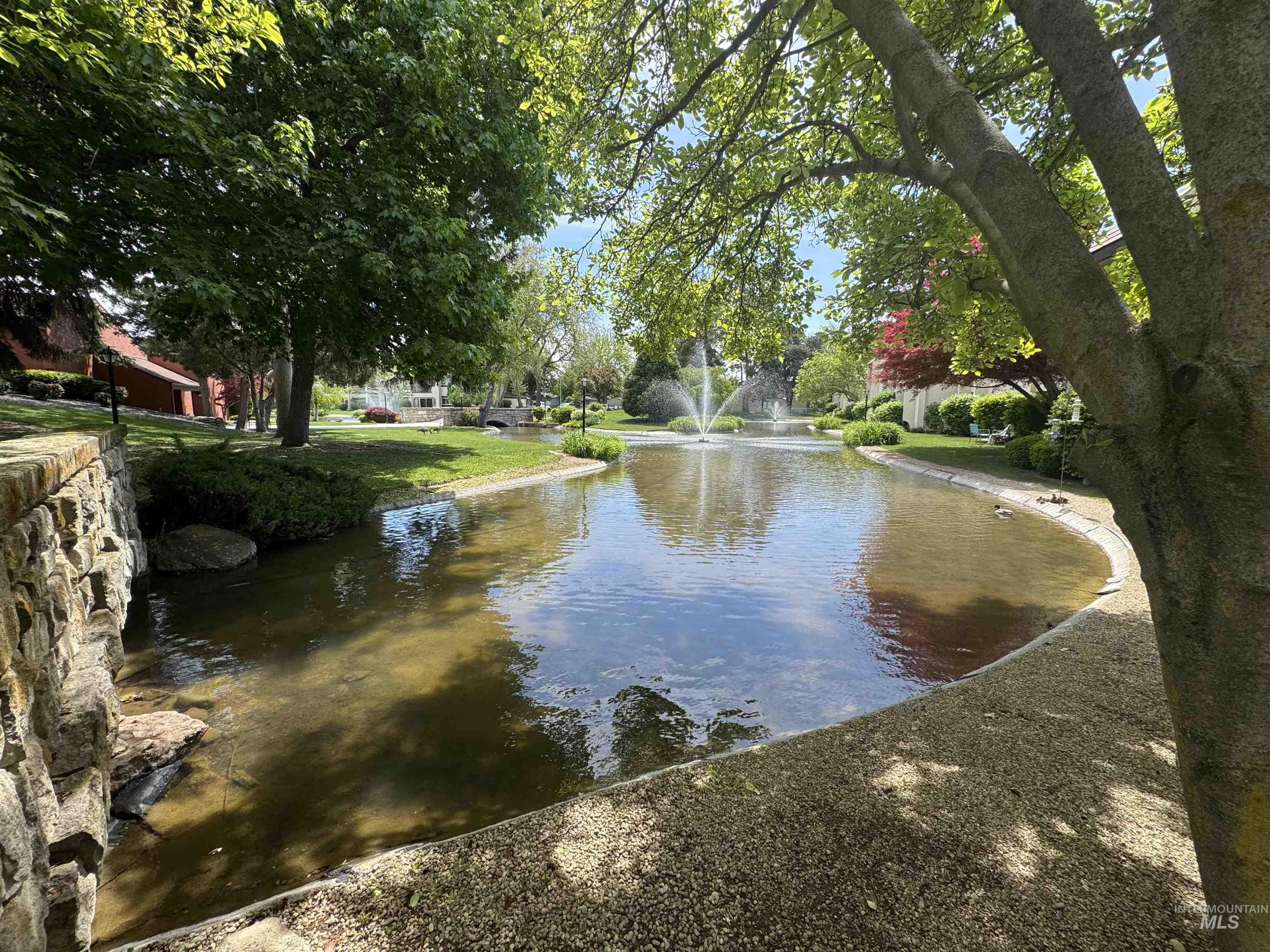 1095 N CAMELOT DR, Boise, Idaho 83704, 2 Bedrooms, 2 Bathrooms, Residential For Sale, Price $343,900,MLS 98978313