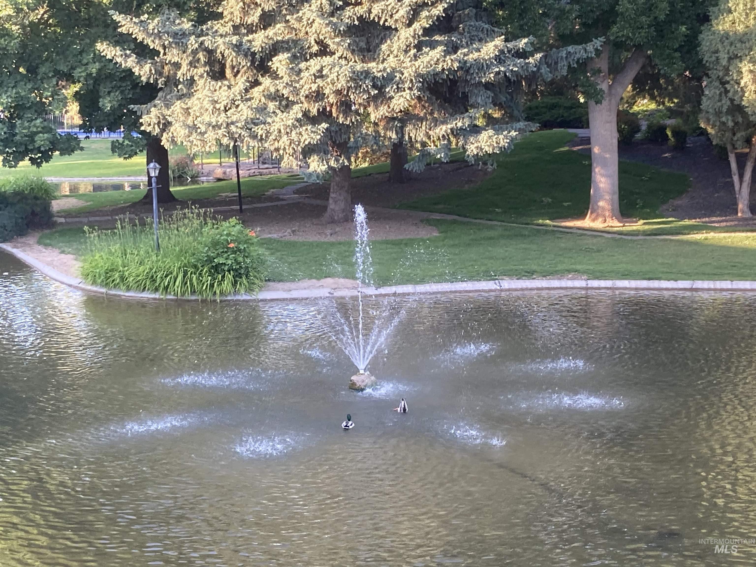 1095 N CAMELOT DR, Boise, Idaho 83704, 2 Bedrooms, 2 Bathrooms, Residential For Sale, Price $343,900,MLS 98978313