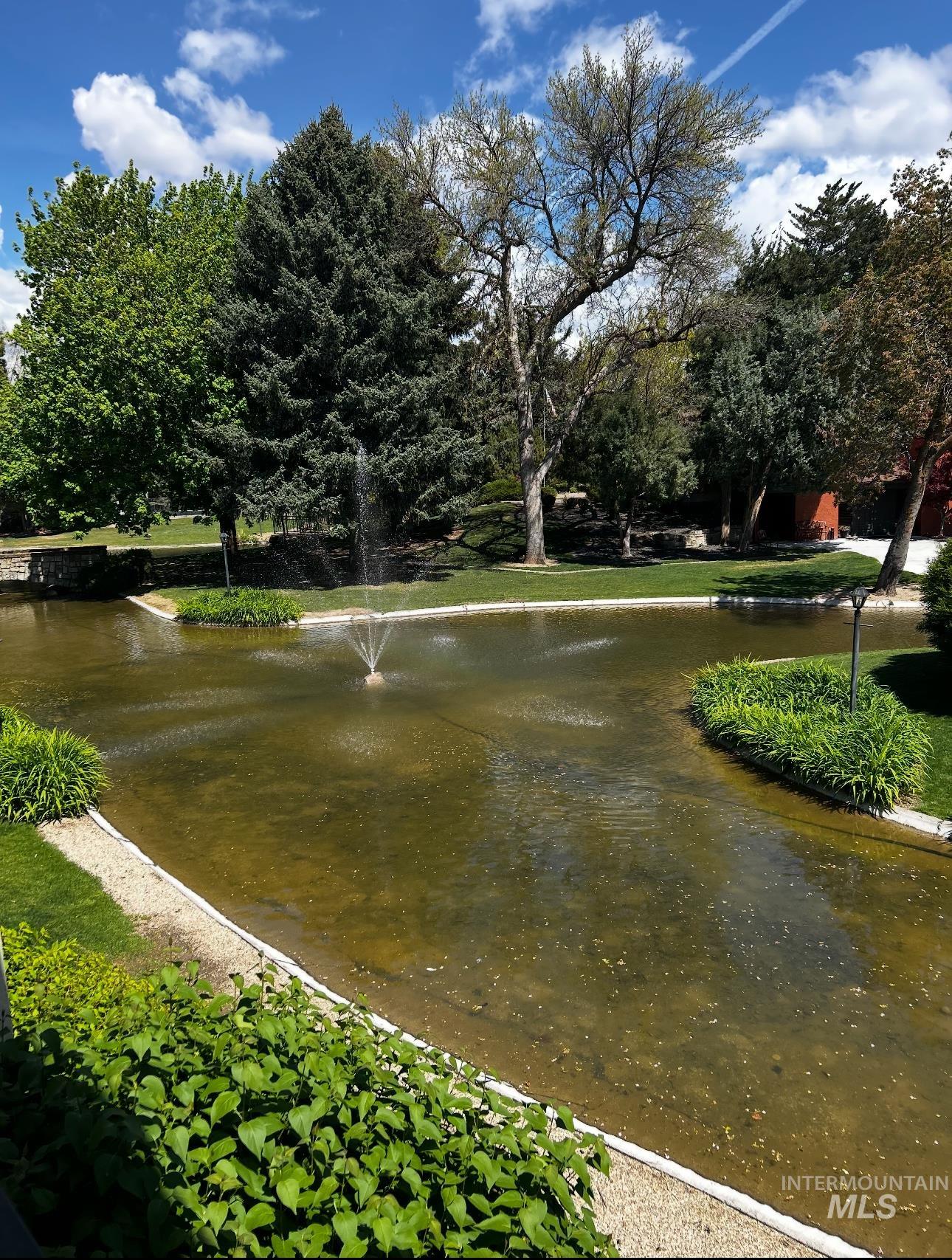 1095 N CAMELOT DR, Boise, Idaho 83704, 2 Bedrooms, 2 Bathrooms, Residential For Sale, Price $343,900,MLS 98978313