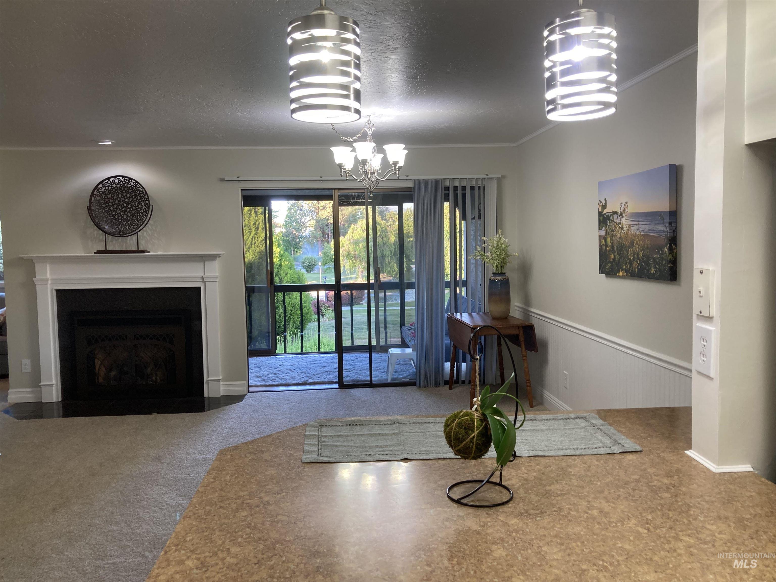 1095 N CAMELOT DR, Boise, Idaho 83704, 2 Bedrooms, 2 Bathrooms, Residential For Sale, Price $343,900,MLS 98978313